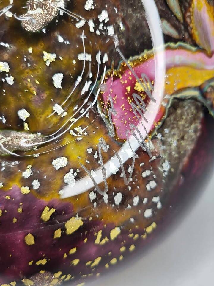 Glass vase - signed - gold leaf - Art Nouveau influence