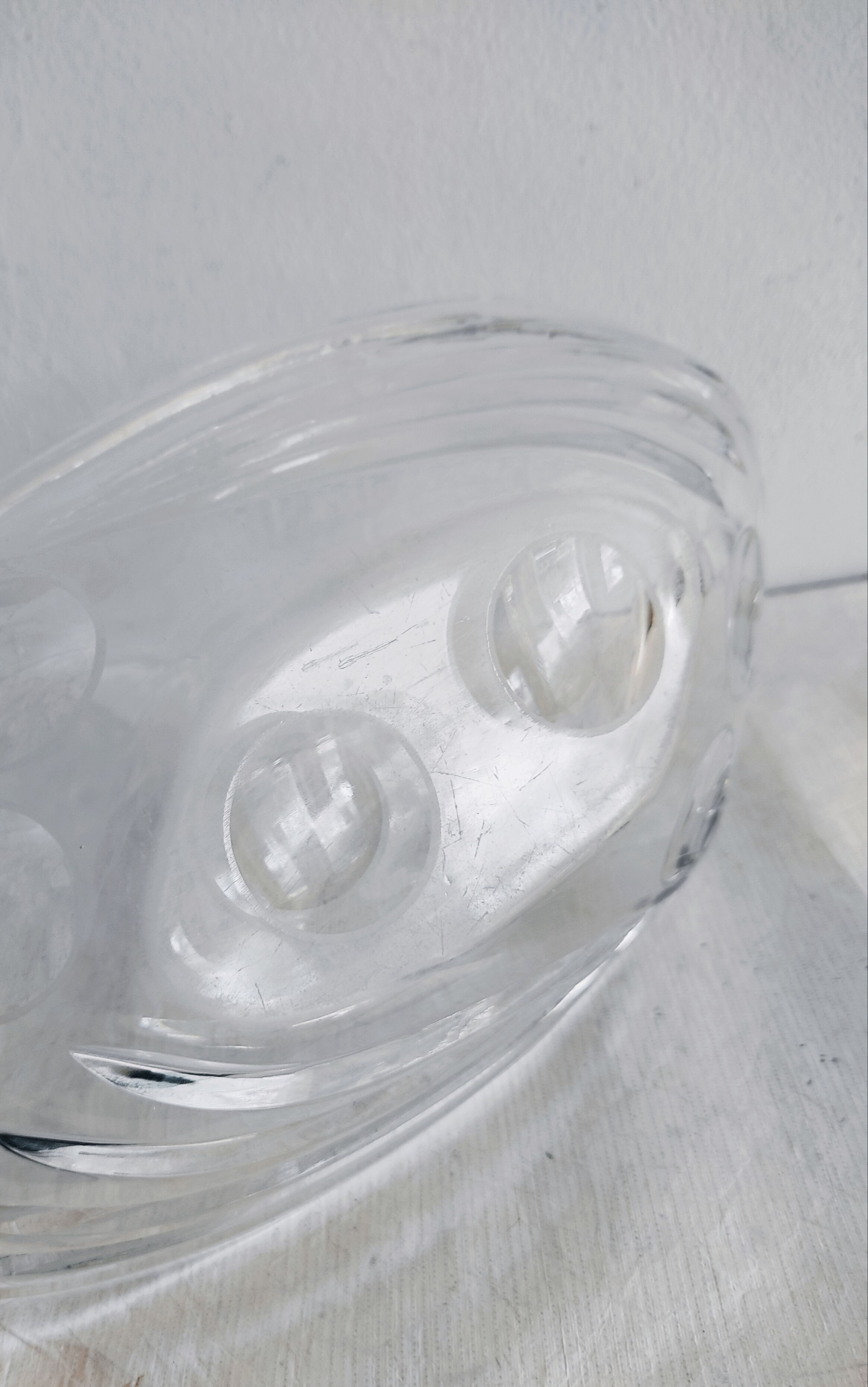 Empty glass pocket with geometric decoration