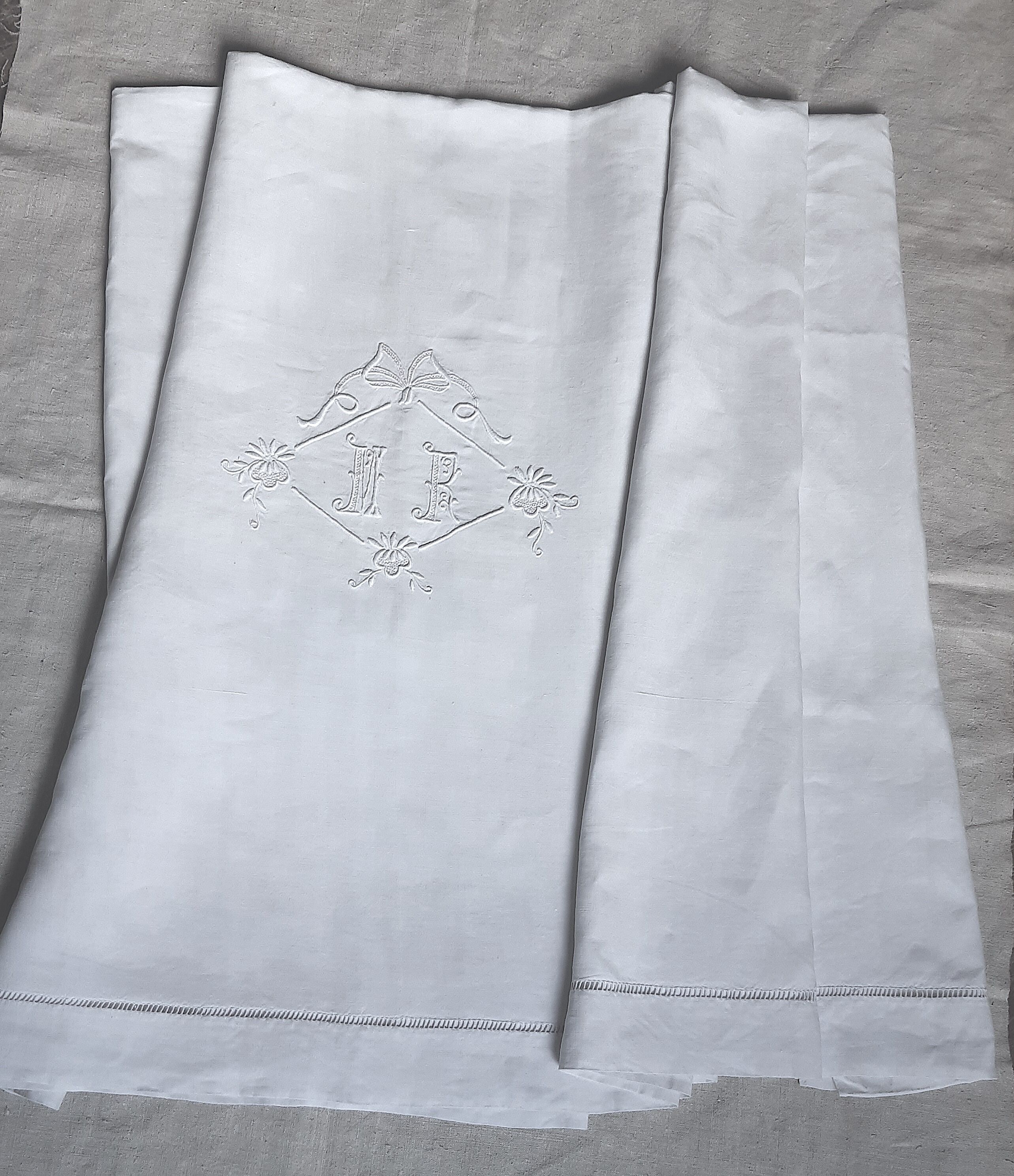 Fine linen sheet with ribbon and florets, monogrammed mr