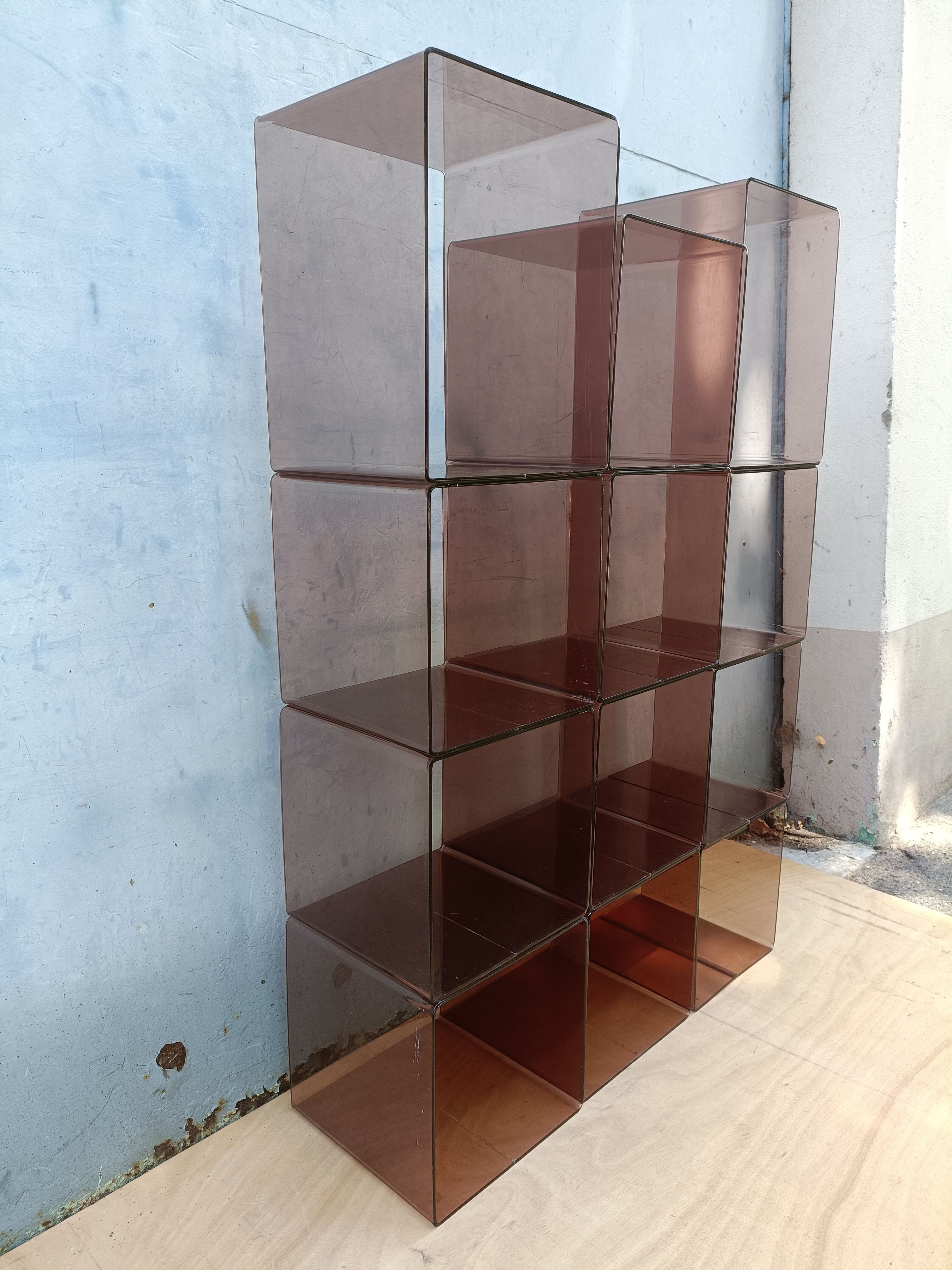Cube shelves in smoked plexi year 70