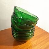 Formica platter aperitif service and its emerald green ramekins