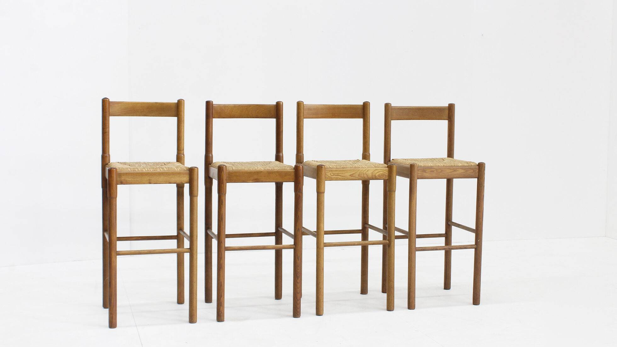Ensemble de tabourets de bar vintage Vico Magistretti en frêne et paille, Italie