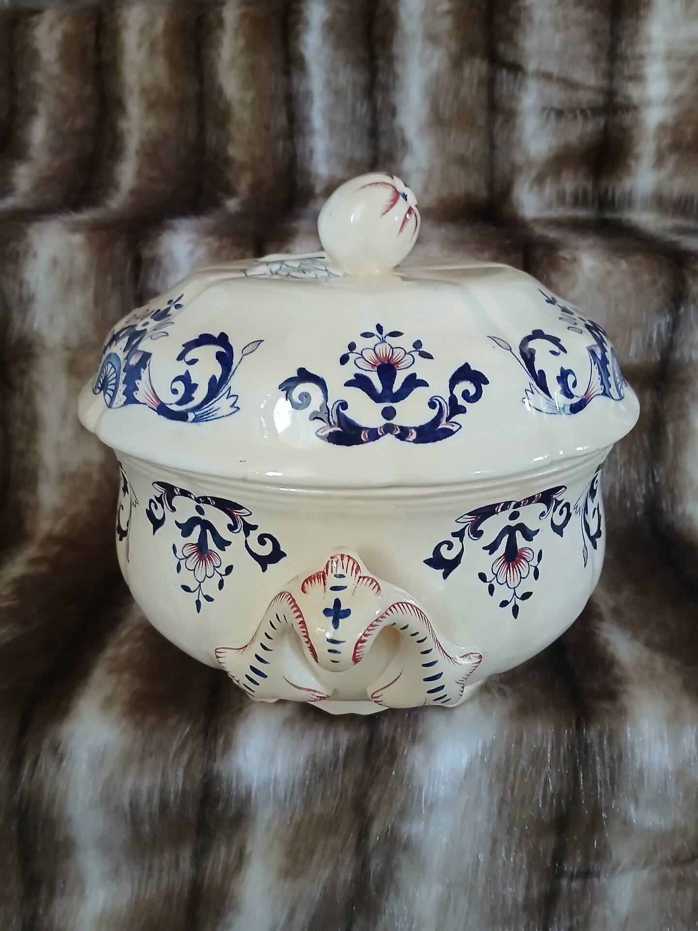Large soup tureen in Longchamp ironstone