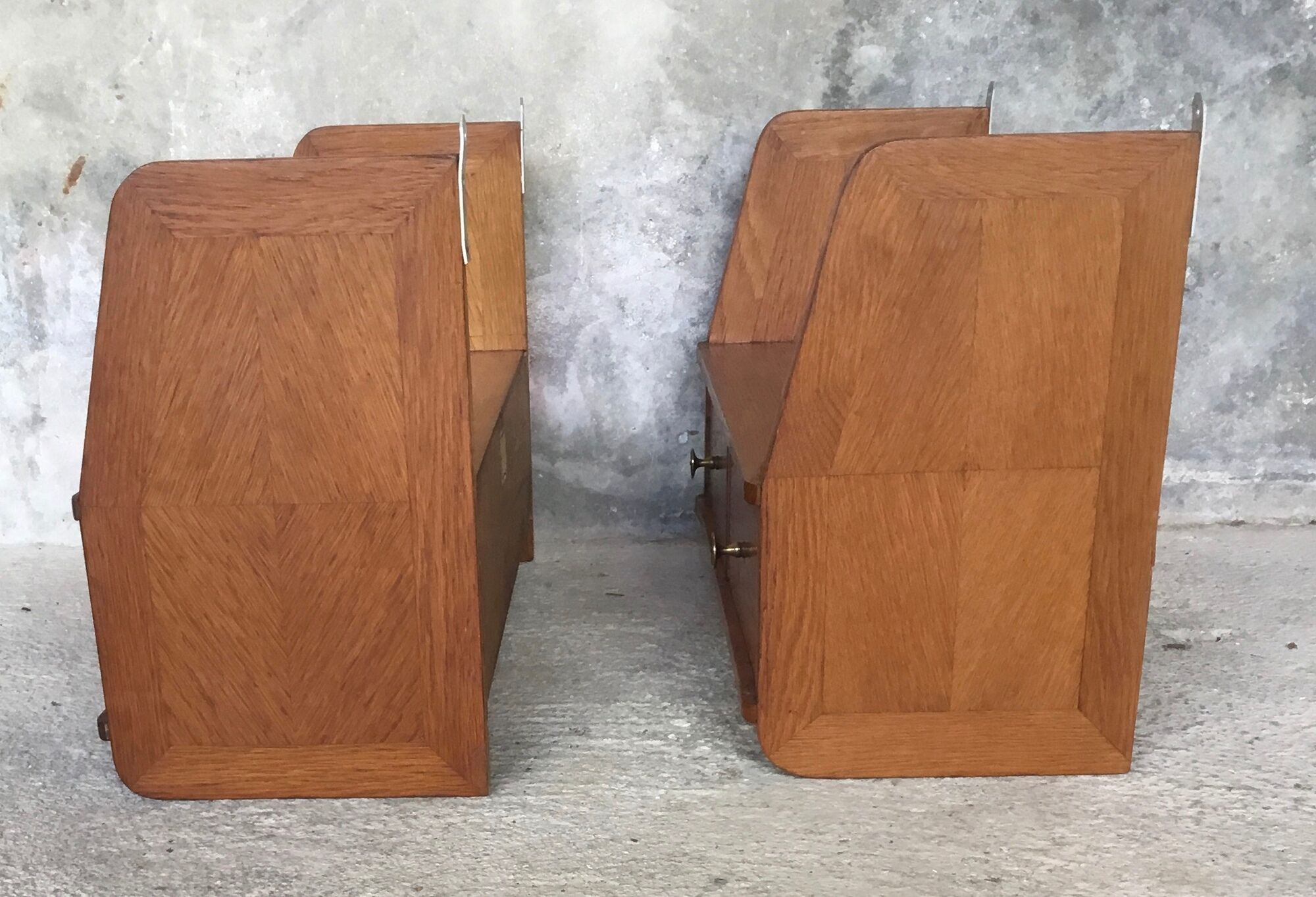 Pair of modernist fin wall shelves in solid oak - 1950