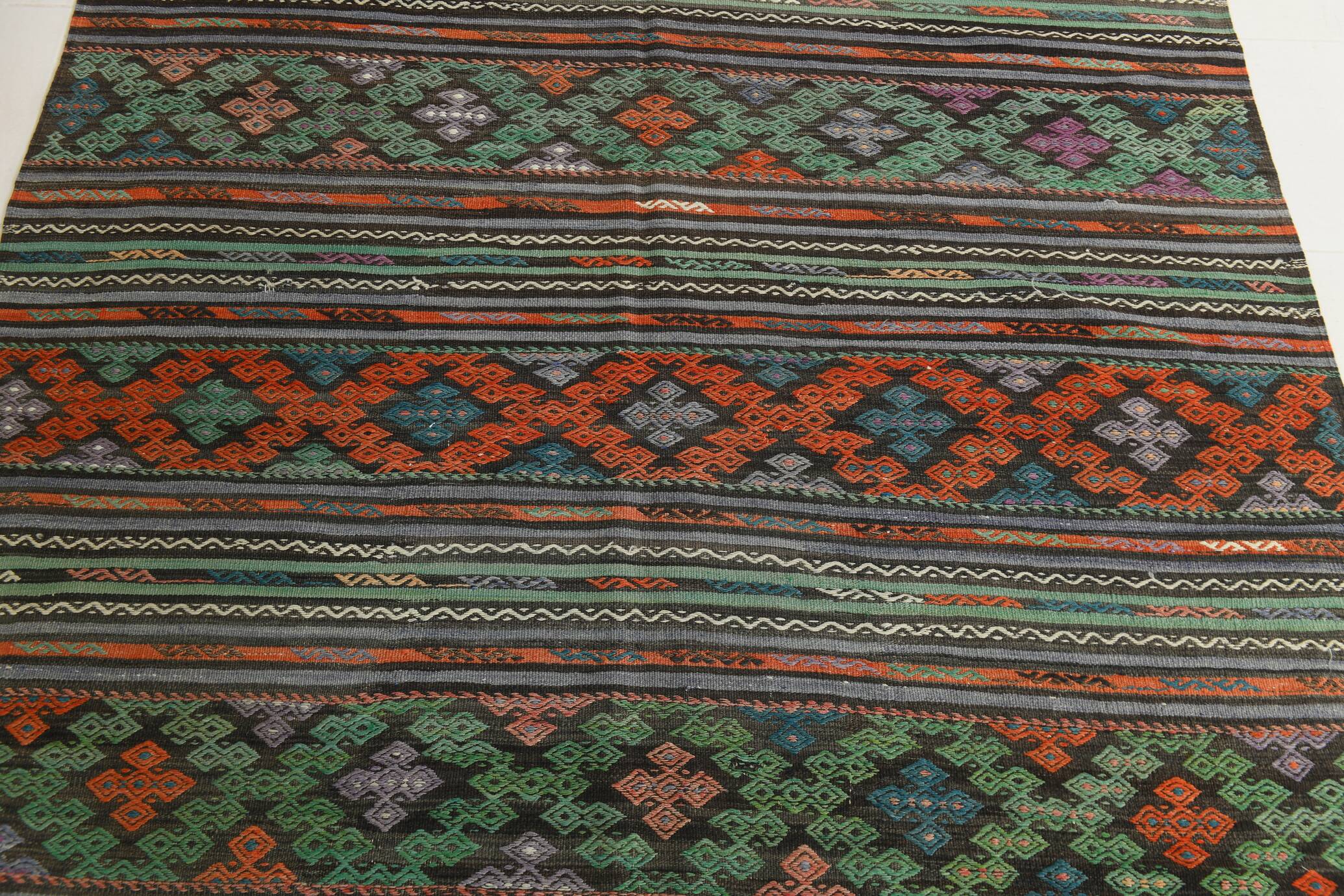 Tapis Kilim Vintage Motifs Ethniques Vert et Rouge, 180x271 Cm