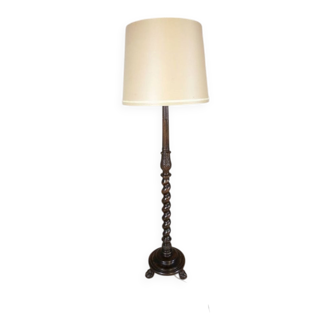 Early 20th-Century Chippendale Floor Lamp on Brown Wooden Base