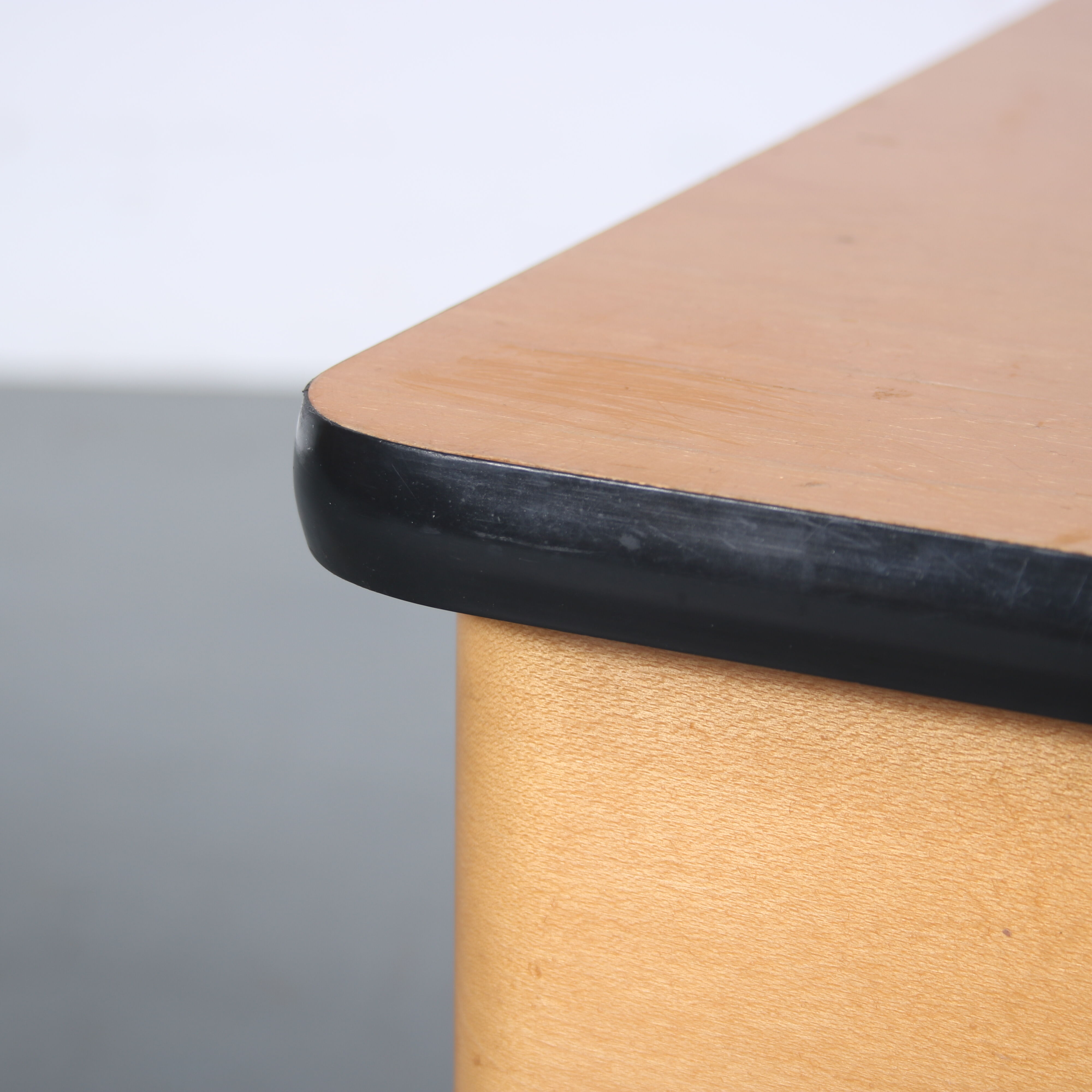Paire de tables de nuit italiennes des années 1950