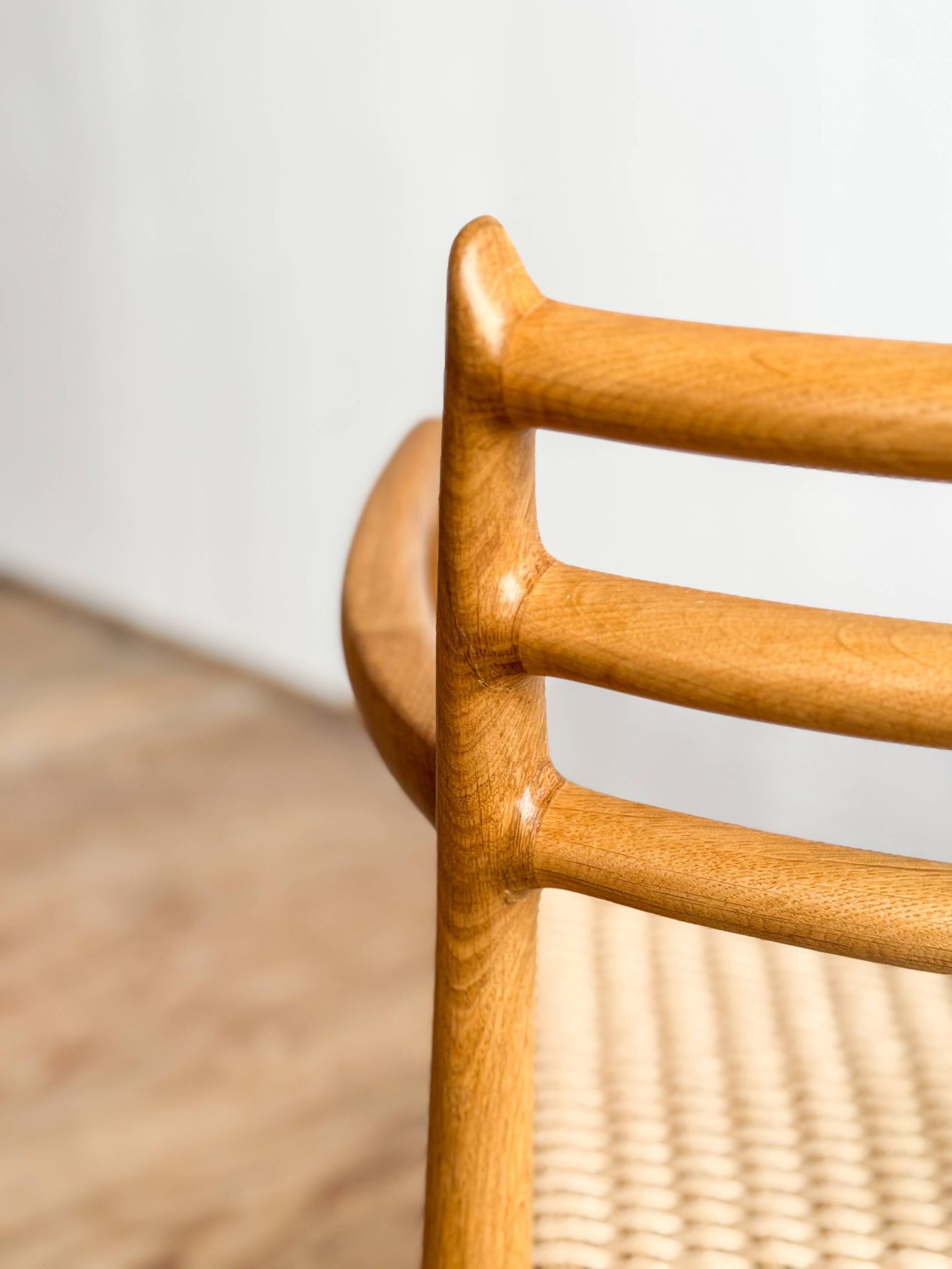 Fauteuil rare modèle 62 par Niels O. Møller en chêne, Danemark