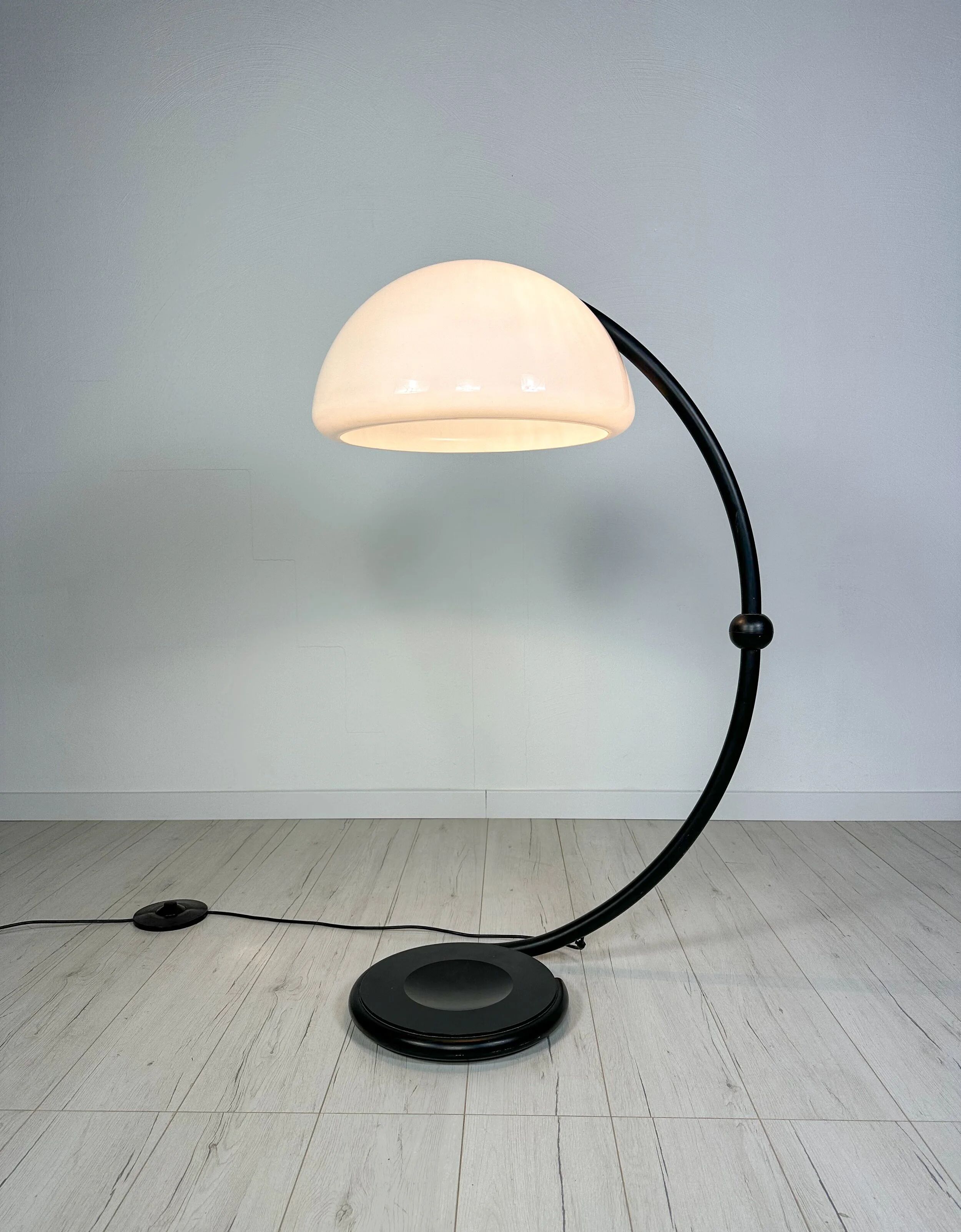 60s vintage black Serpente floor lamp by Elio Martinelli for Martinelli Luce