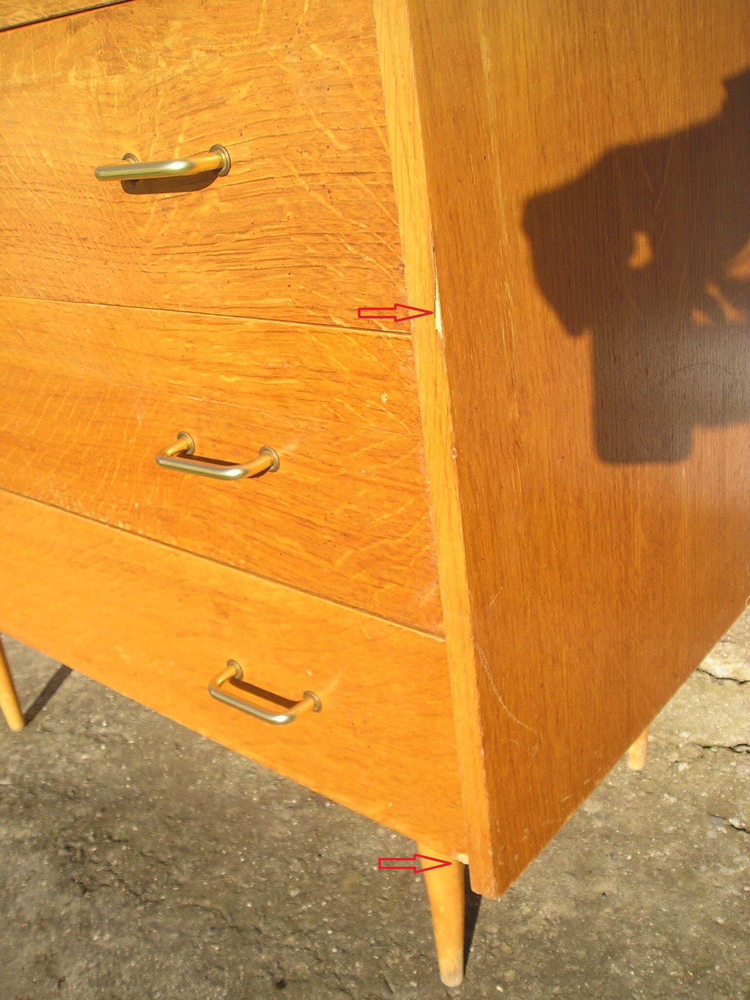 Convenient 3-drawer oak veneer 1970