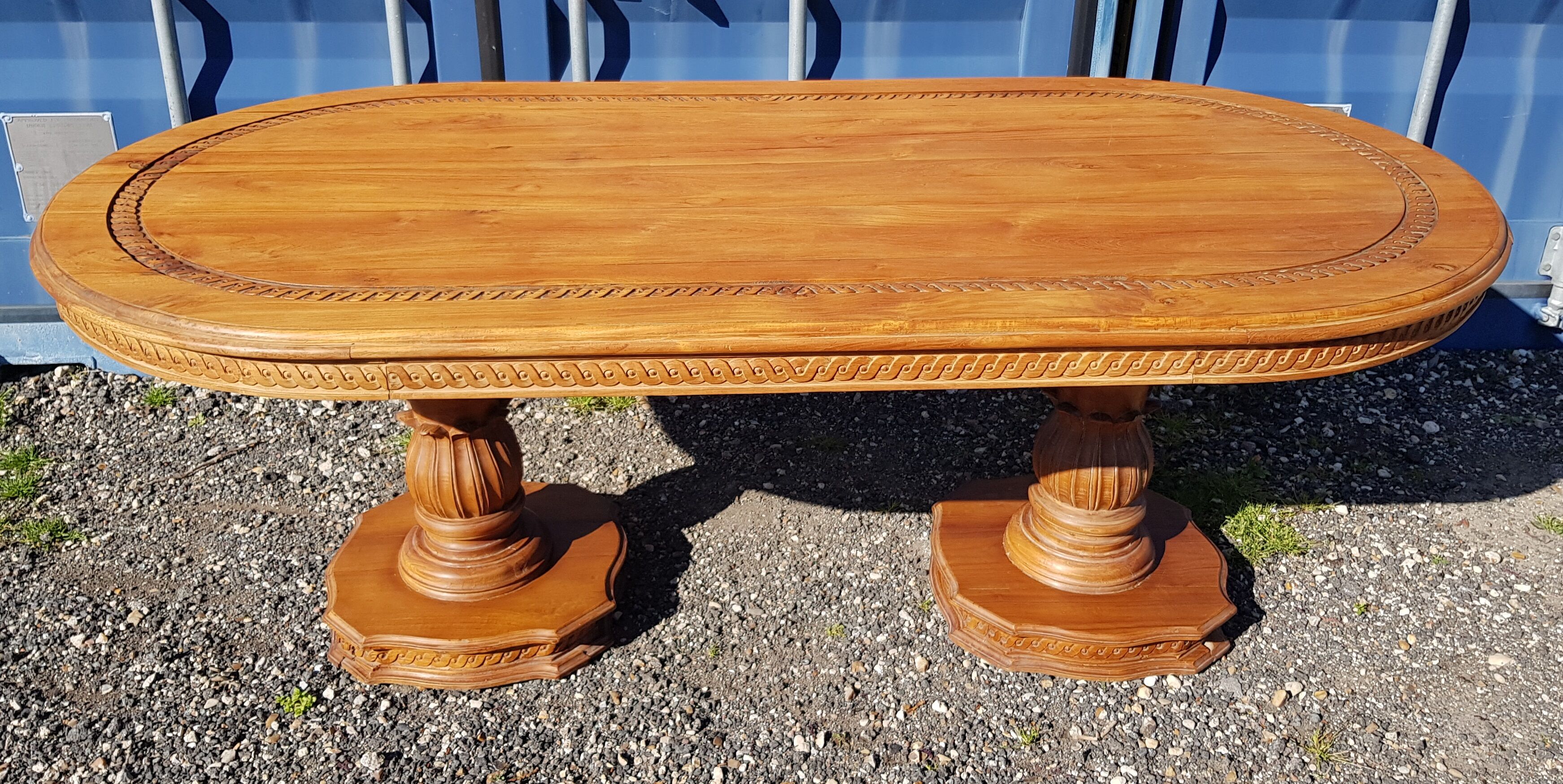 Oval dining table in solid teak