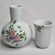 Ensemble pichet et gobelet en porcelaine décorés à la main