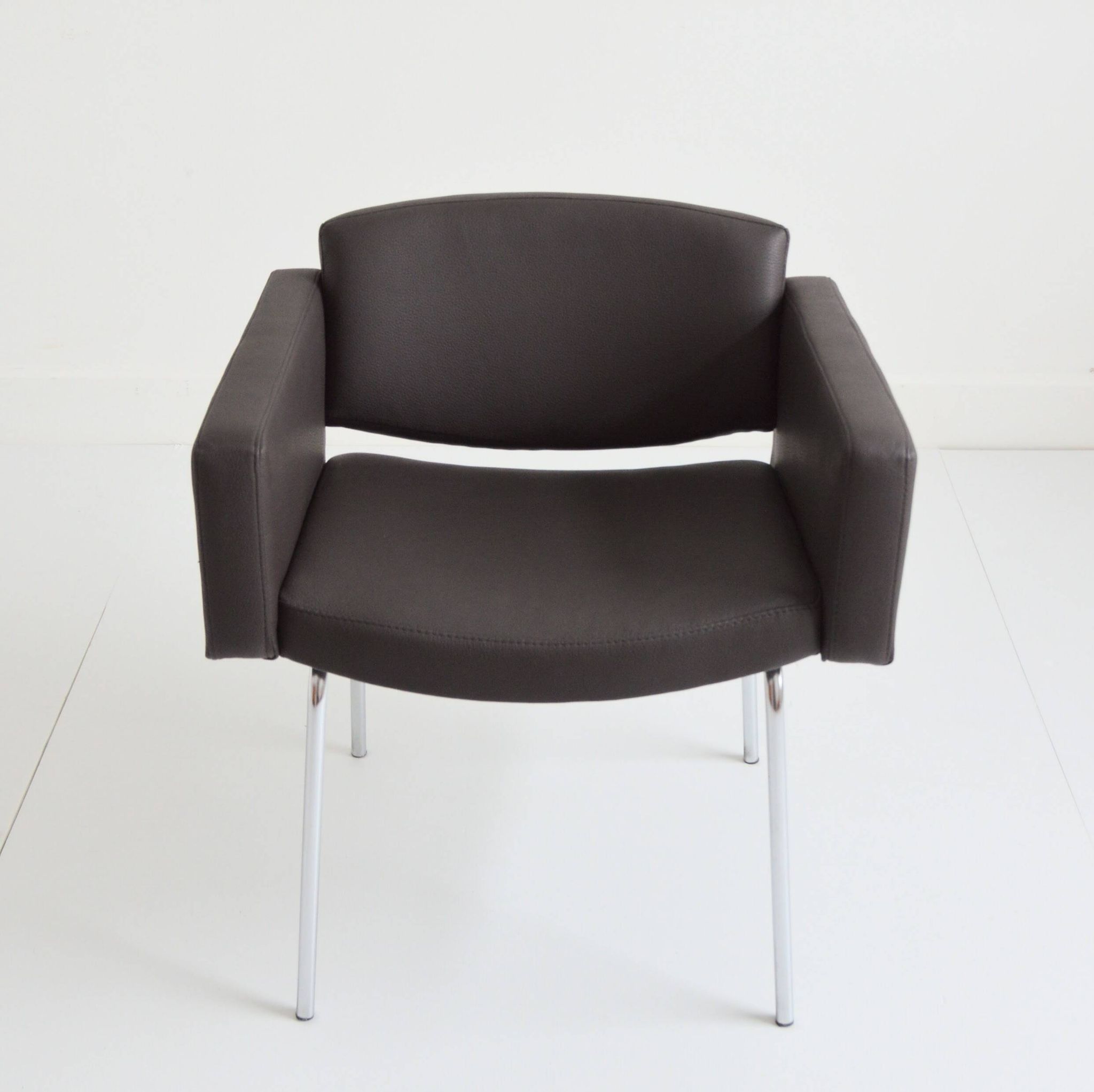 “Conseil” armchair by Pierre Guariche for Meurop 1960s (1 / 2)