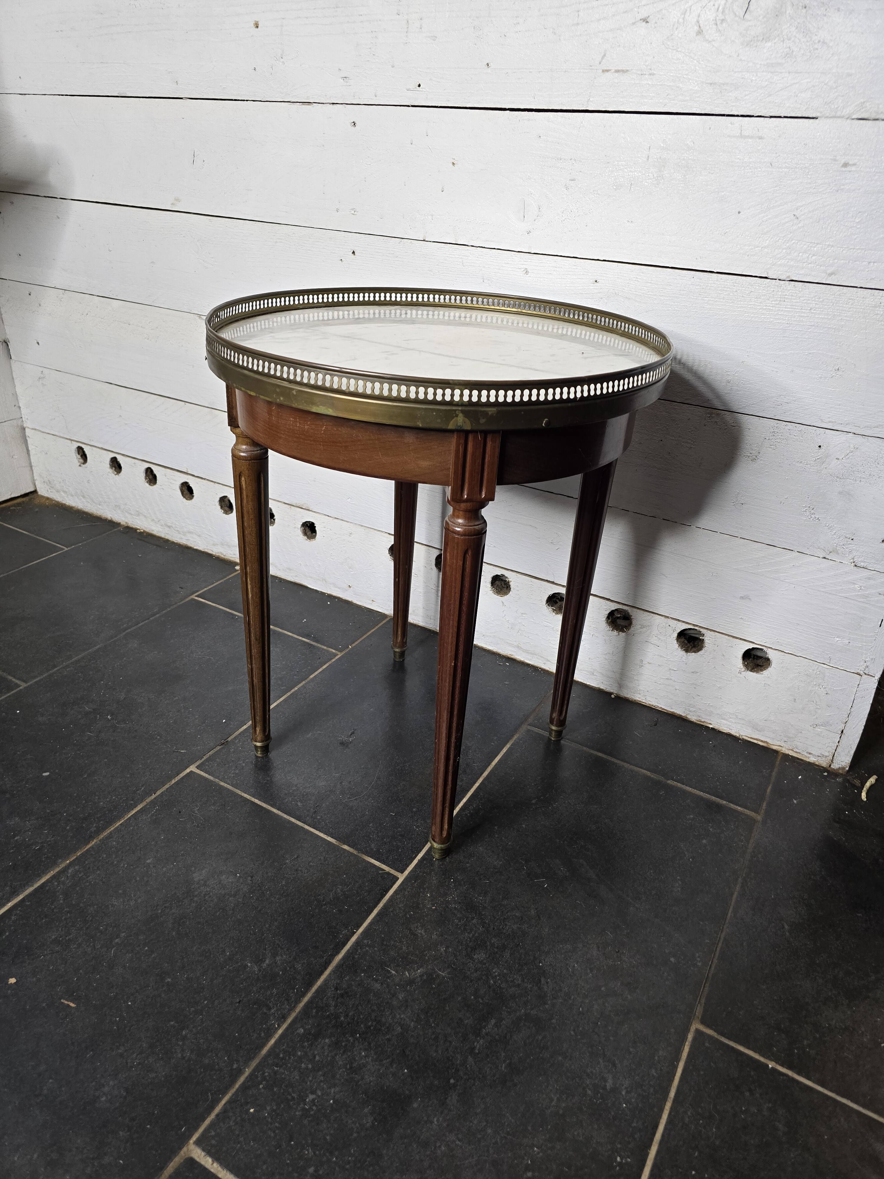 Table bouillotte style Louis XVI en acajou