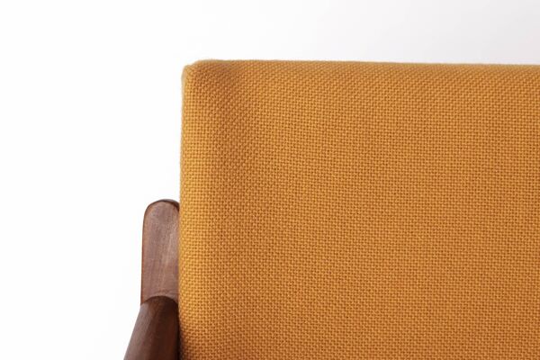 Fauteuil Thonet vintage, années 1970-1980, structure en teck, revêtement en tissu pêche