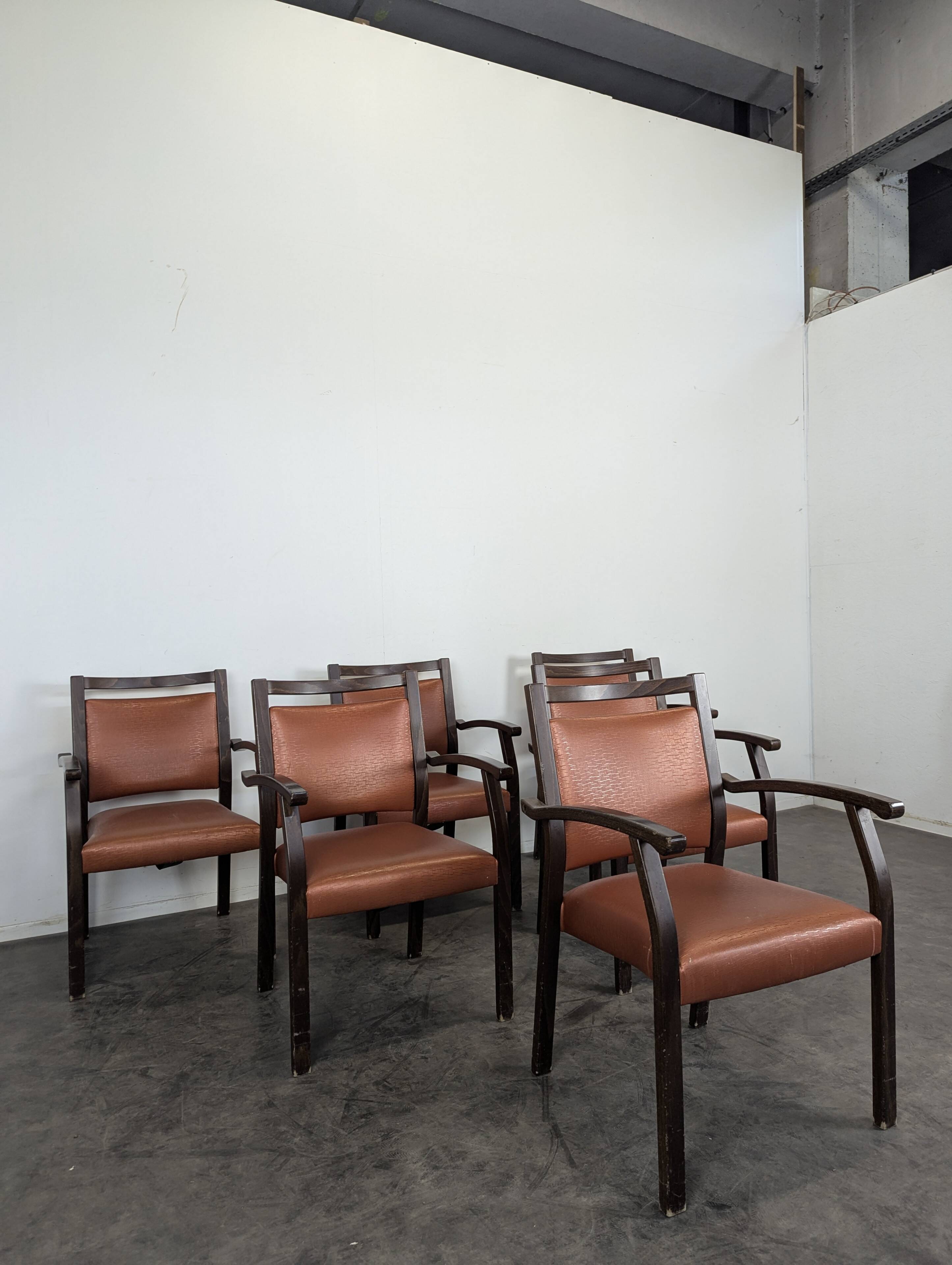 Set of 6 vintage chairs in copper colour.