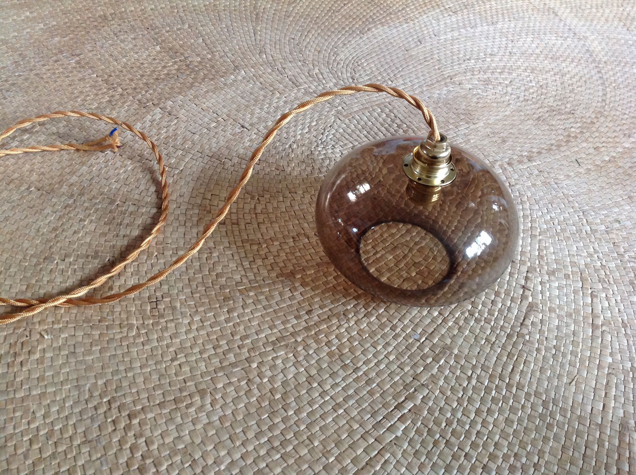 Suspension globe en verre fumé