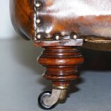 Victorian Chesterfield canapé from 1890 in restored leather, stamped Cornelius V. Smith.