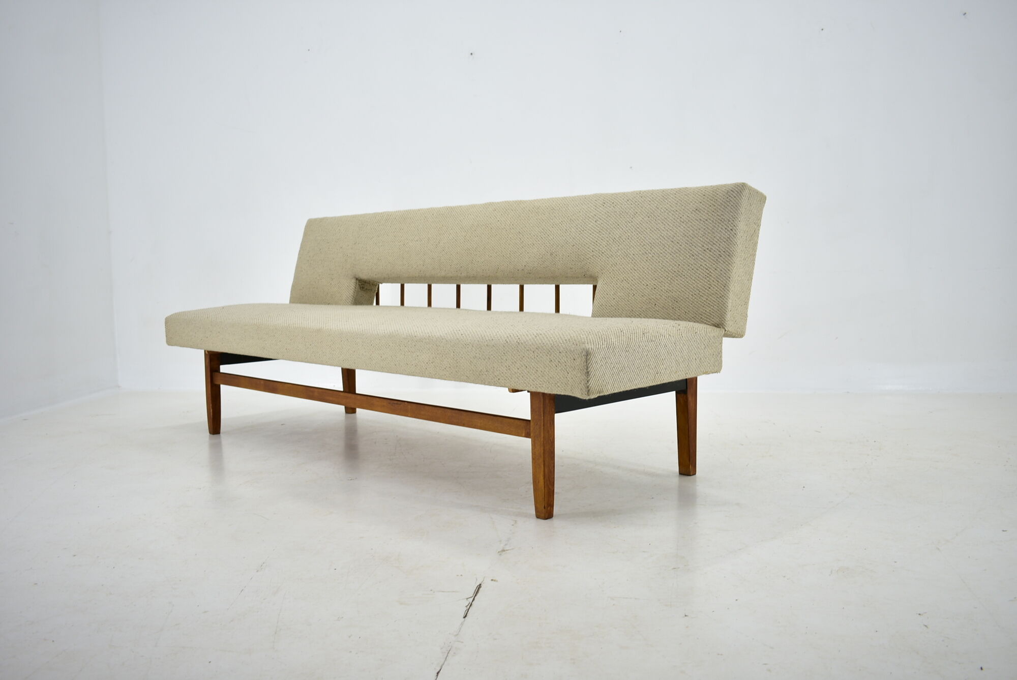 Mid-Century Sofa / Daybed Designed by Miroslav Navratil, 1960s
