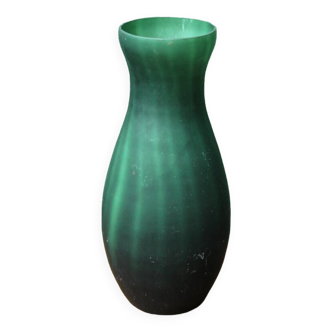 Vase en verre soufflé, satiné givré.