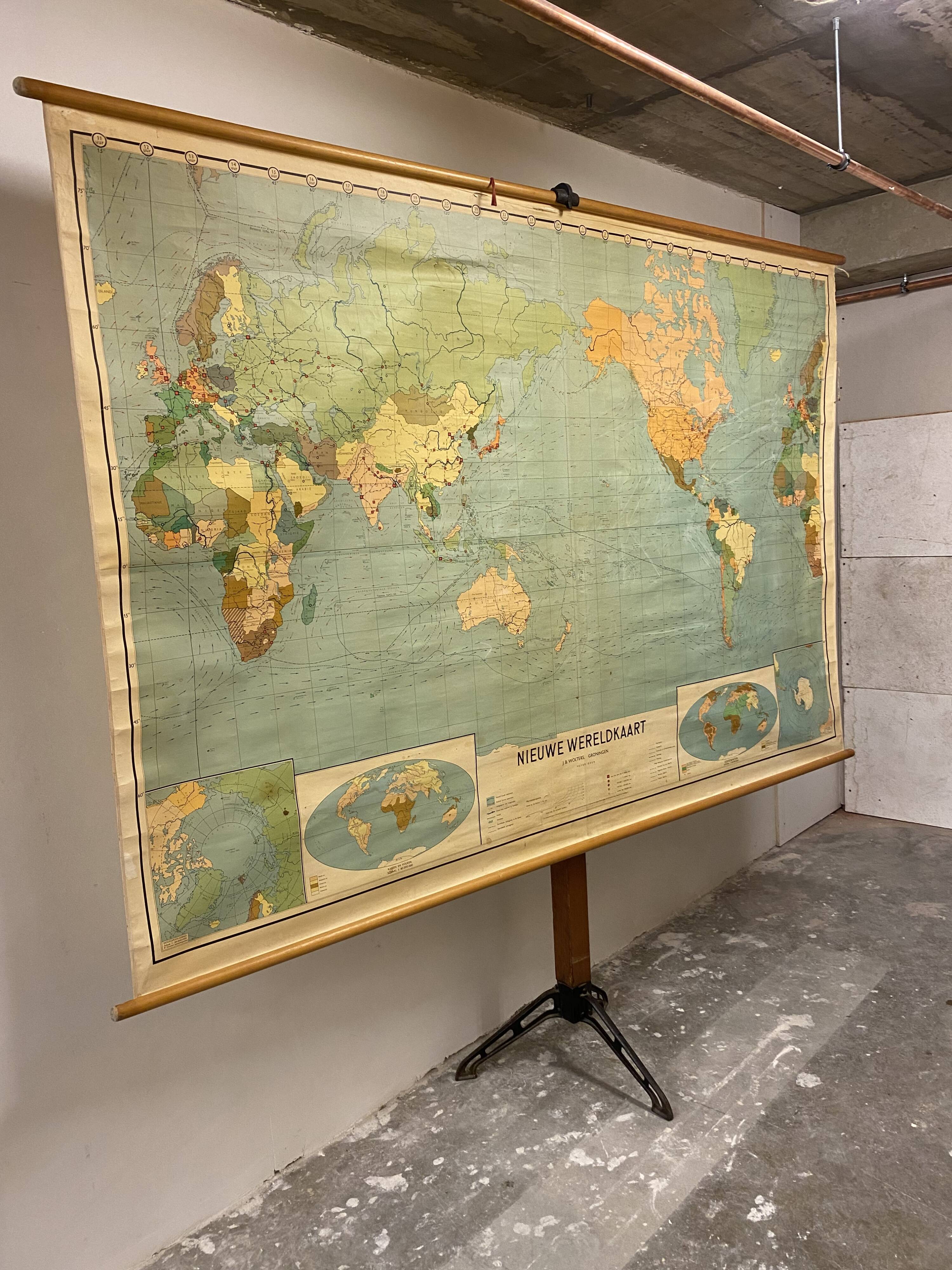 Large Vintage New World School Map