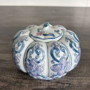 Boîte en porcelaine de Chine ancienne