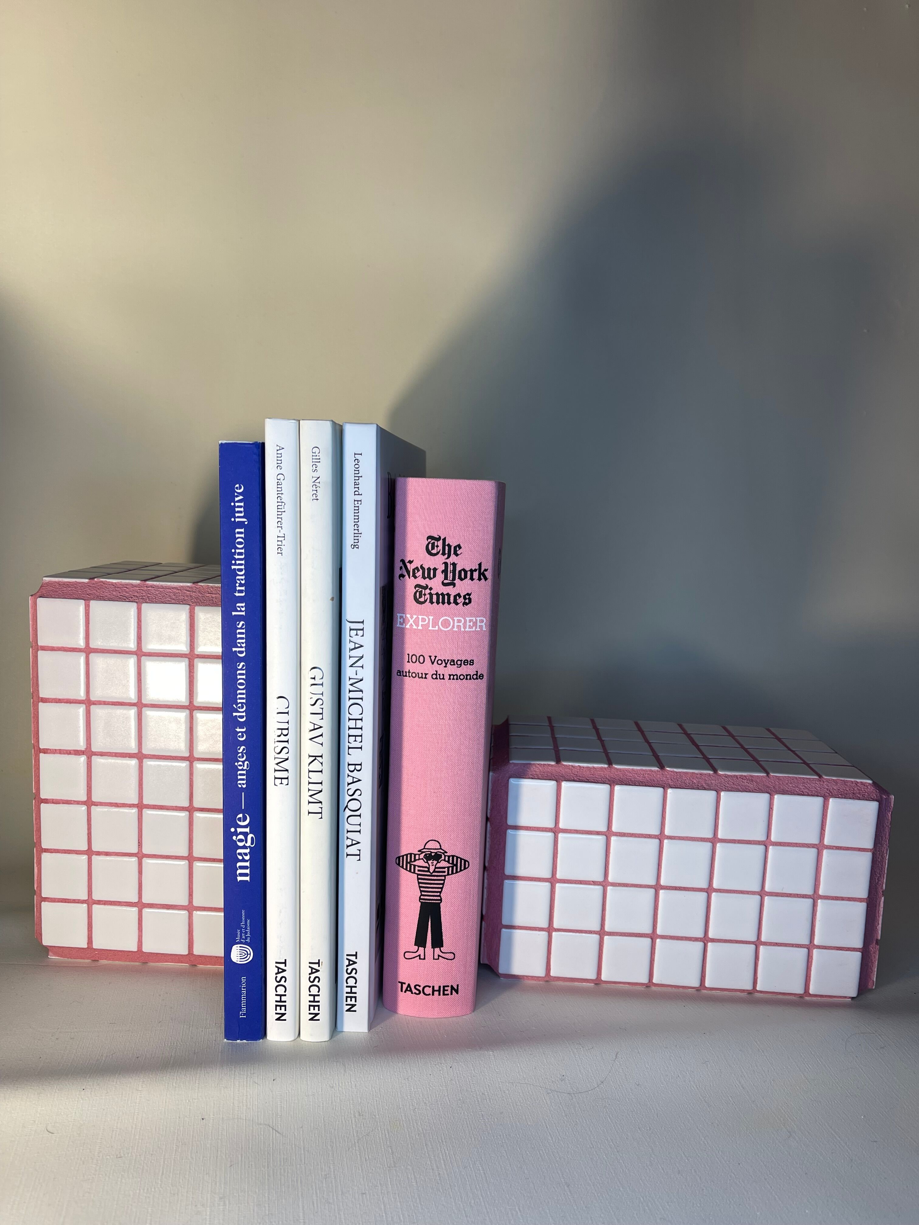 Serre-livres blanc et rose