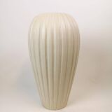 Mid-century pedestal vase by Vicke Lindstrand, 1940s, Sweden.