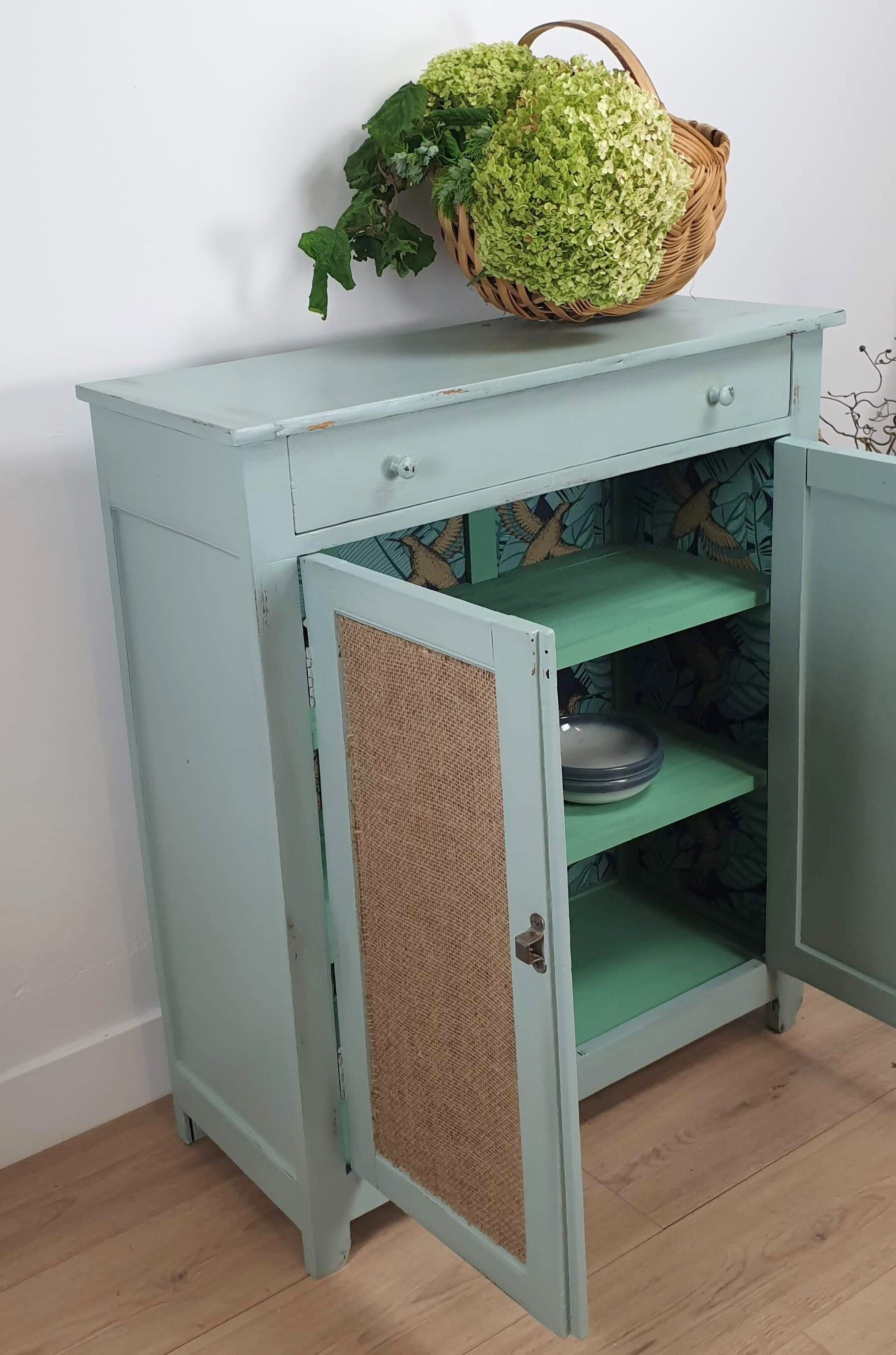 Blue parisian buffet