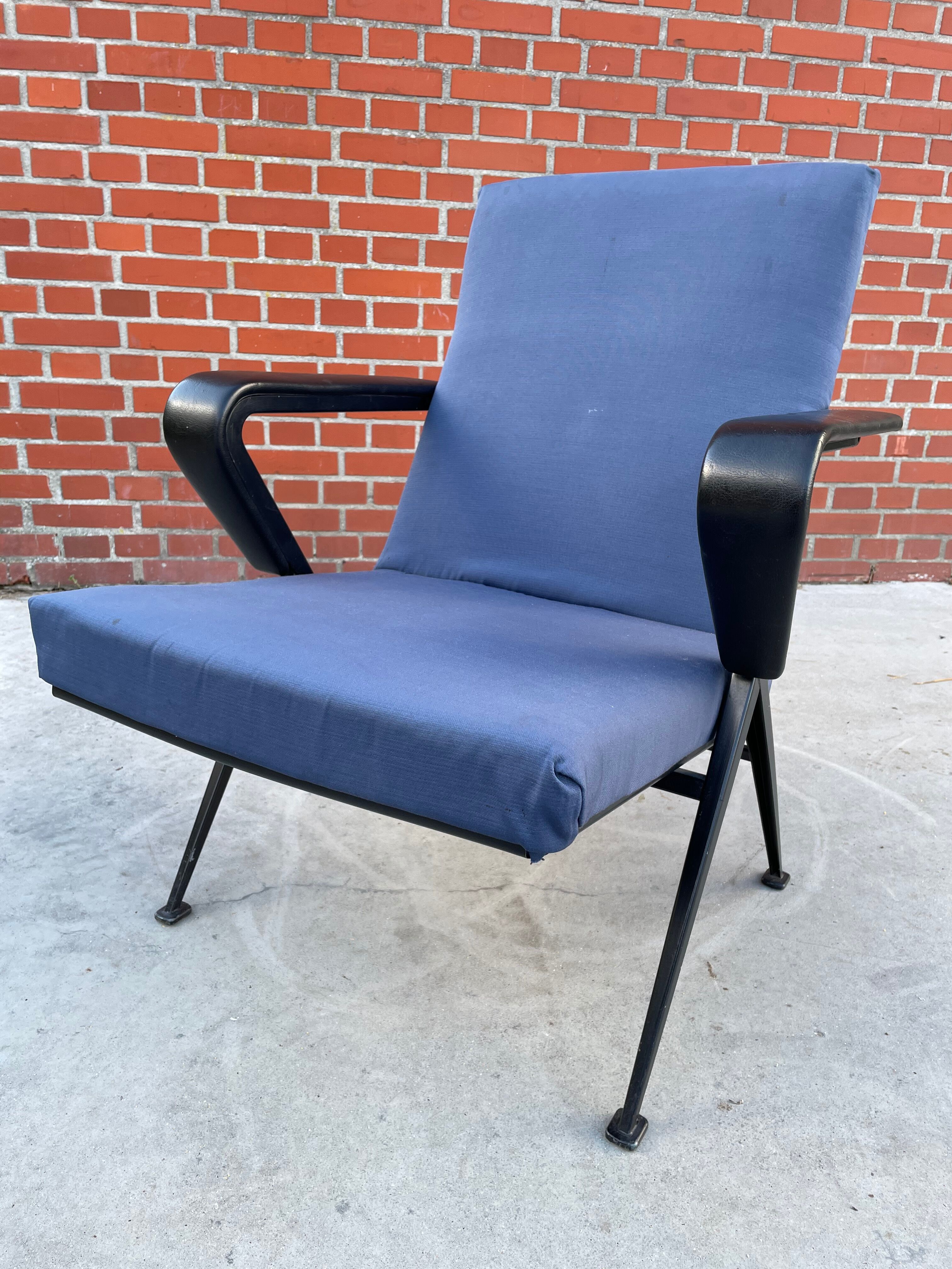 set of 2 Repose armchairs by Friso Kramer for Ahrend de Cirkel