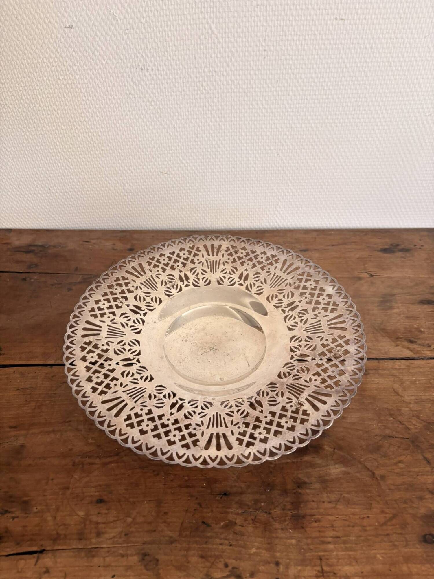 Silver metal footed fruit bowl vintage empty pocket.