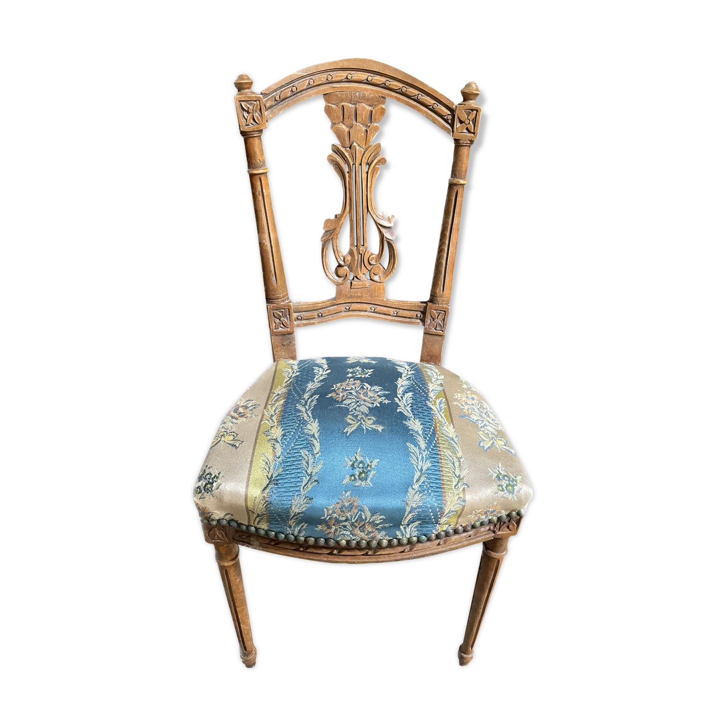 Chaise en bois sculpté