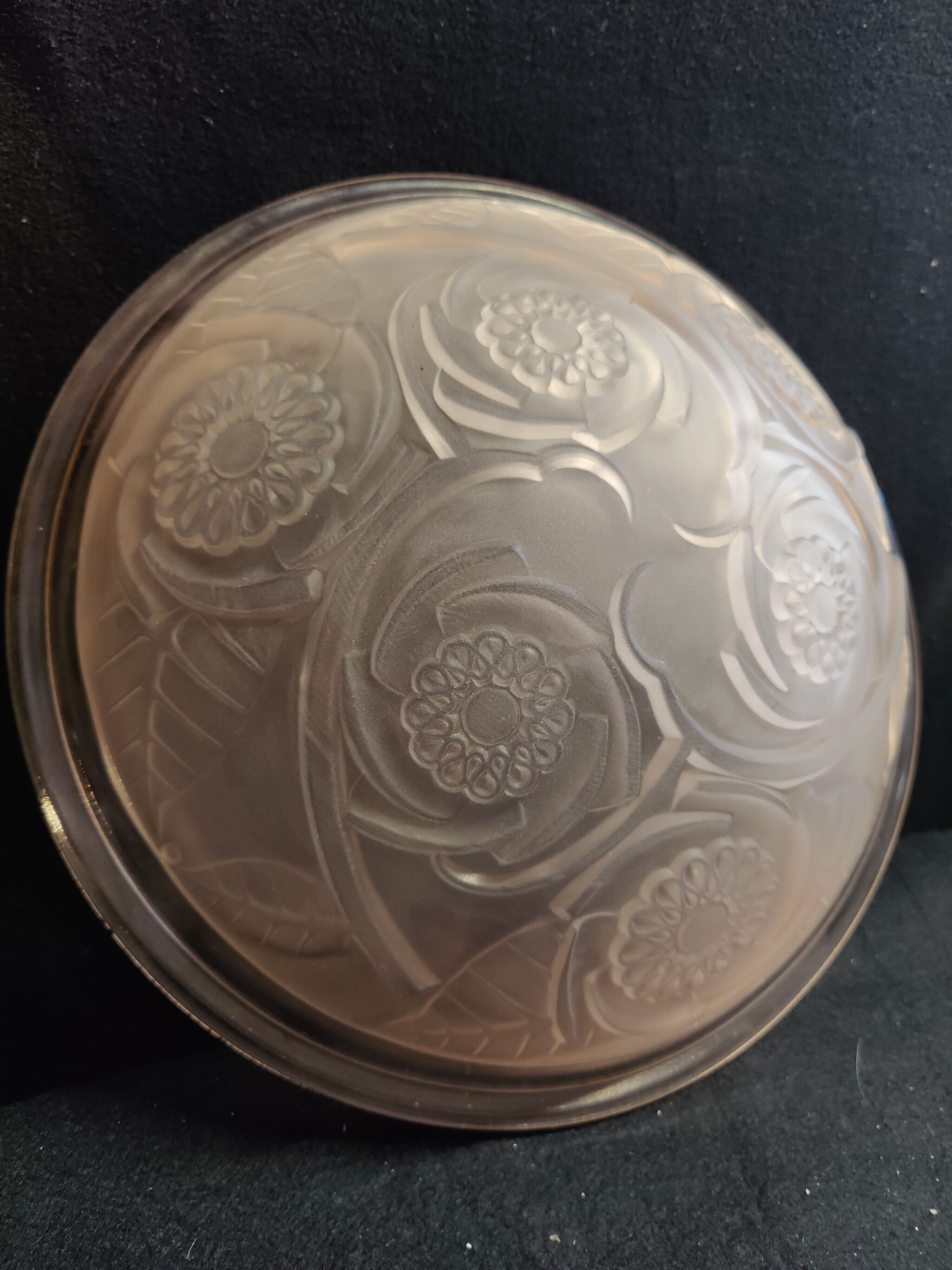 Ceiling basin signed Vlieghe in molded glass pressed pink floral pattern art-deco