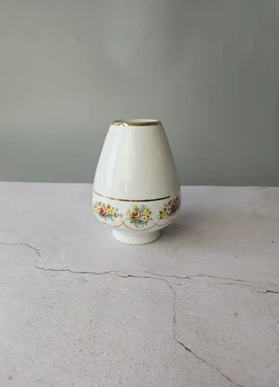 Brussels porcelain vase with a gold rim and flowers