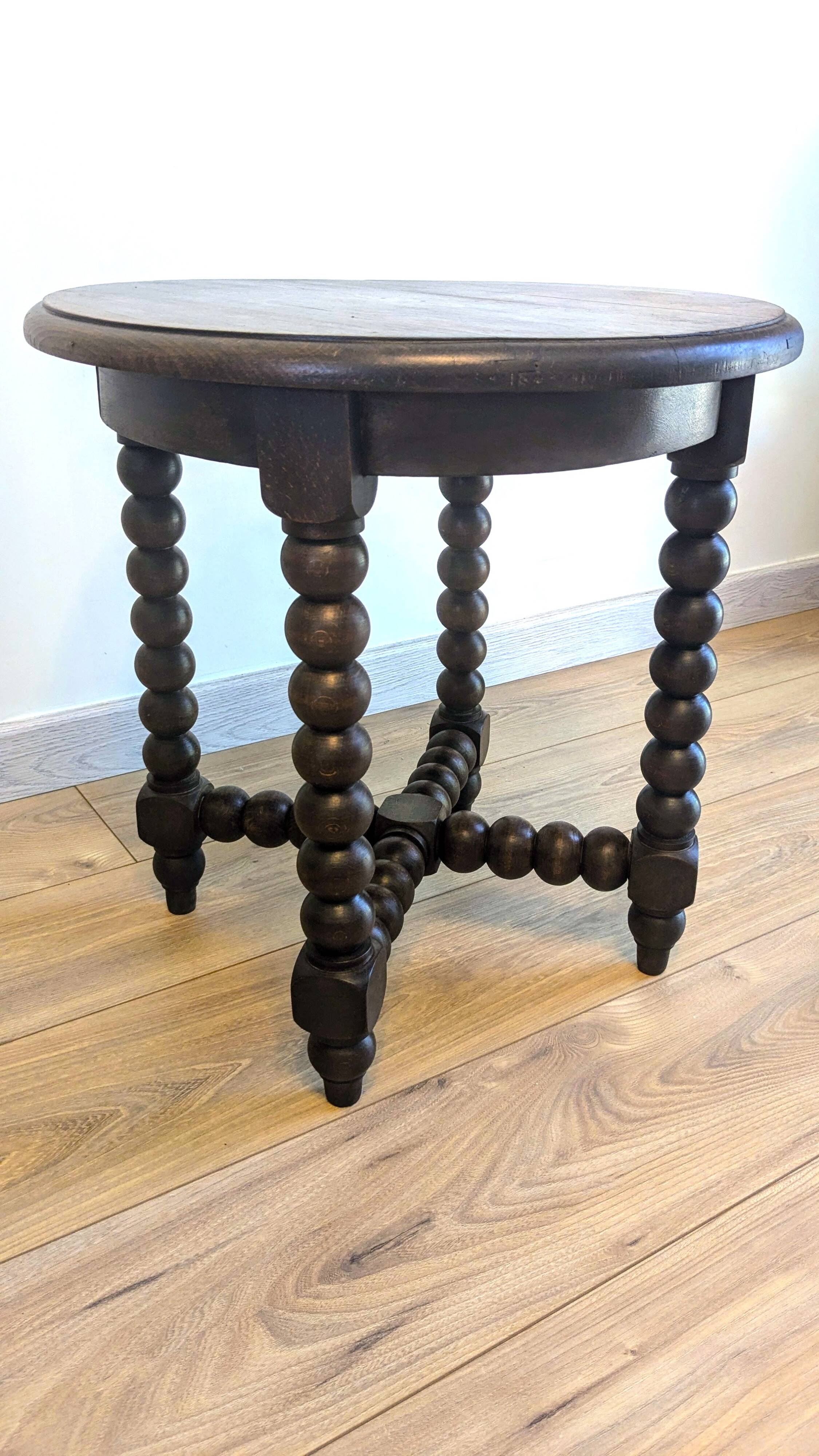 Antique side table with turned legs in solid wood, Louis XIII style