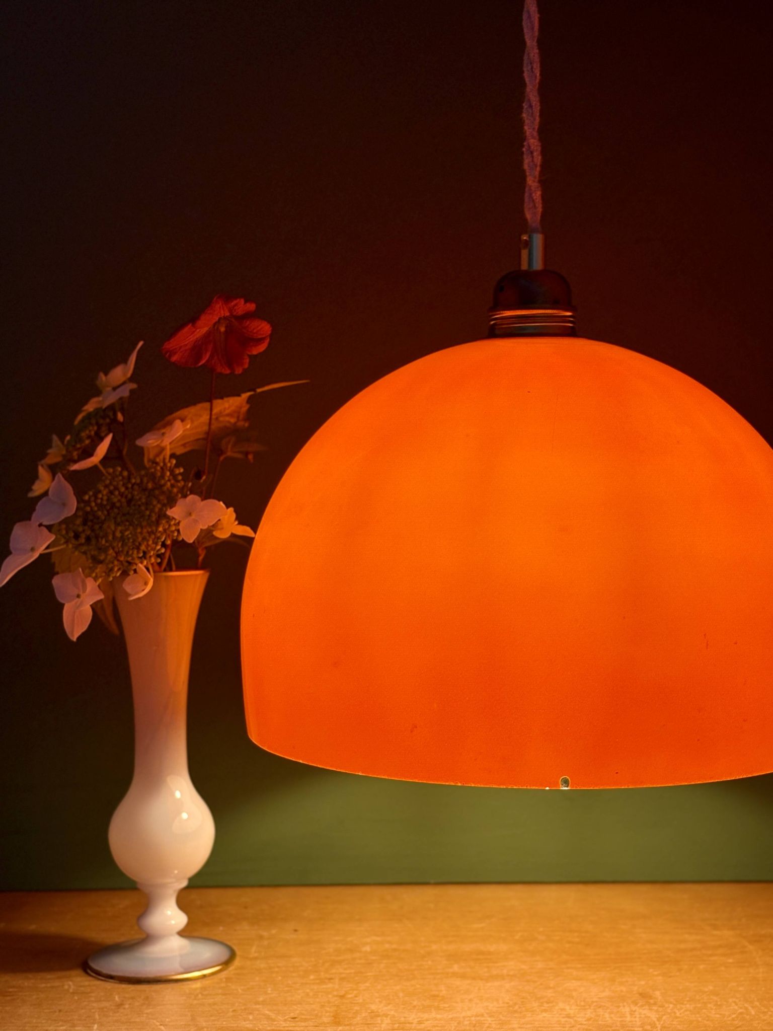 Suspension globe vintage en verre orange