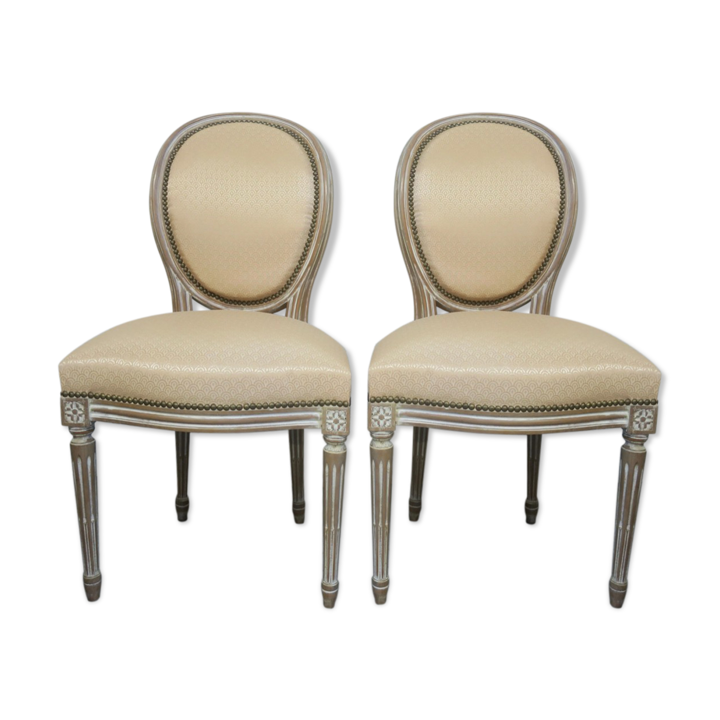 Paire de chaises de style Louis XVI