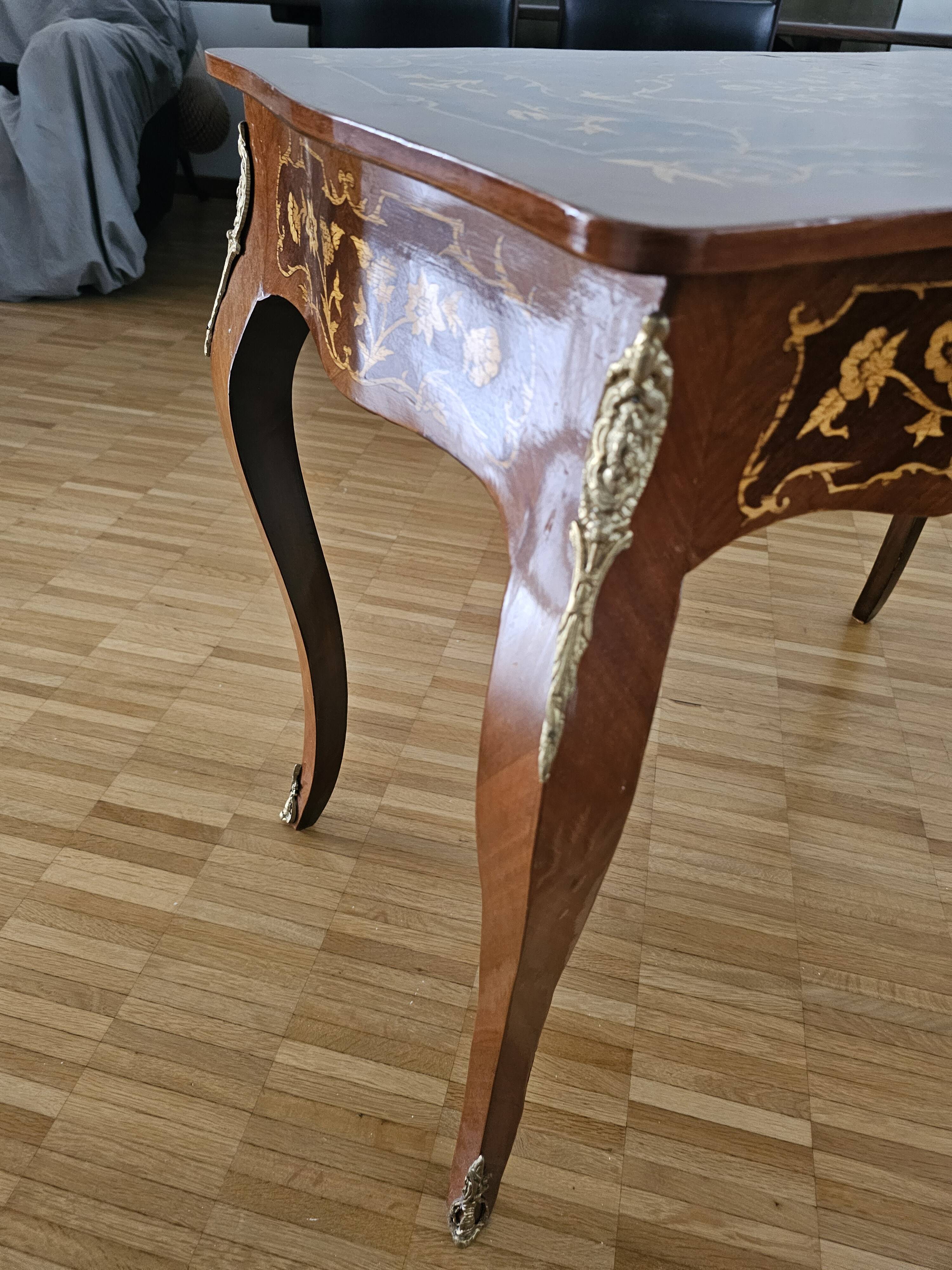 Bureau de style Baroque, 3 tiroirs