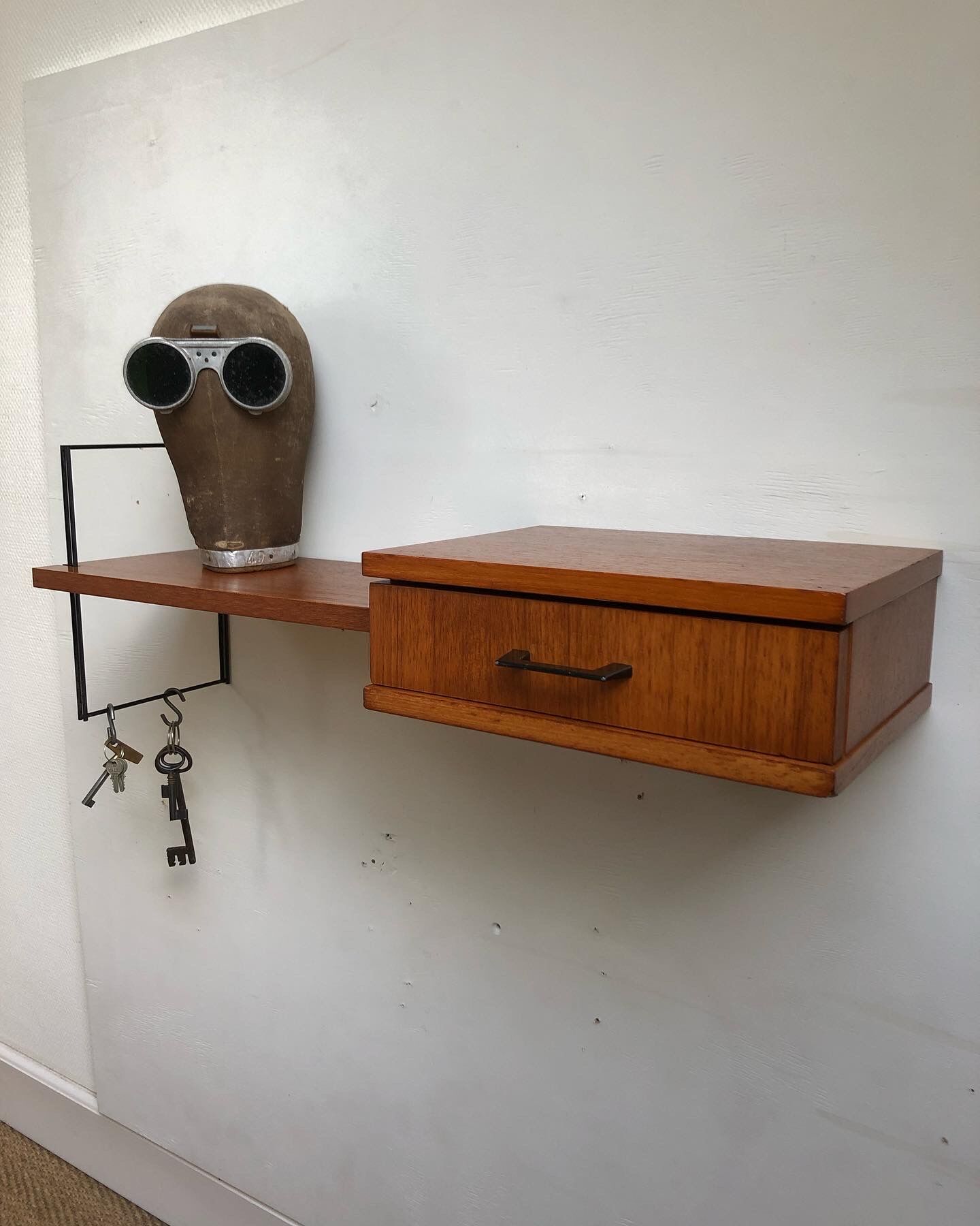 Wall console