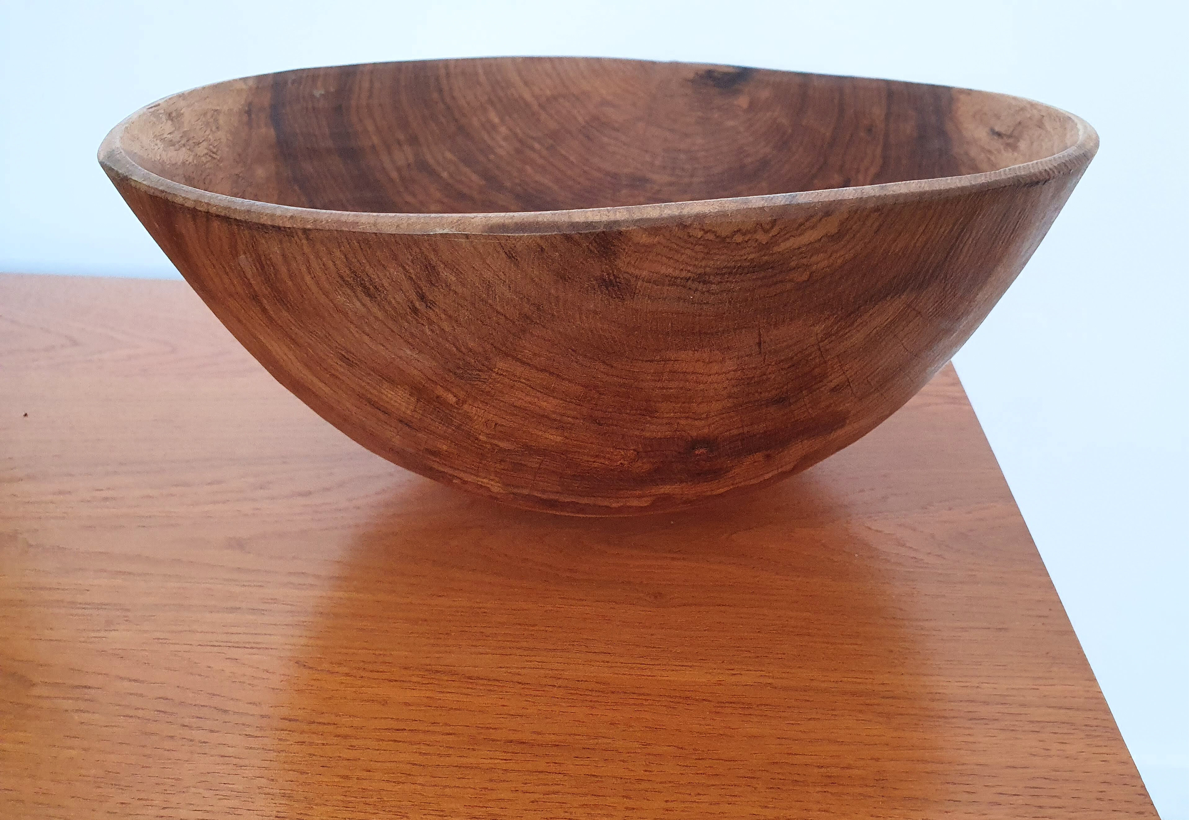 Wooden bowl culbuto