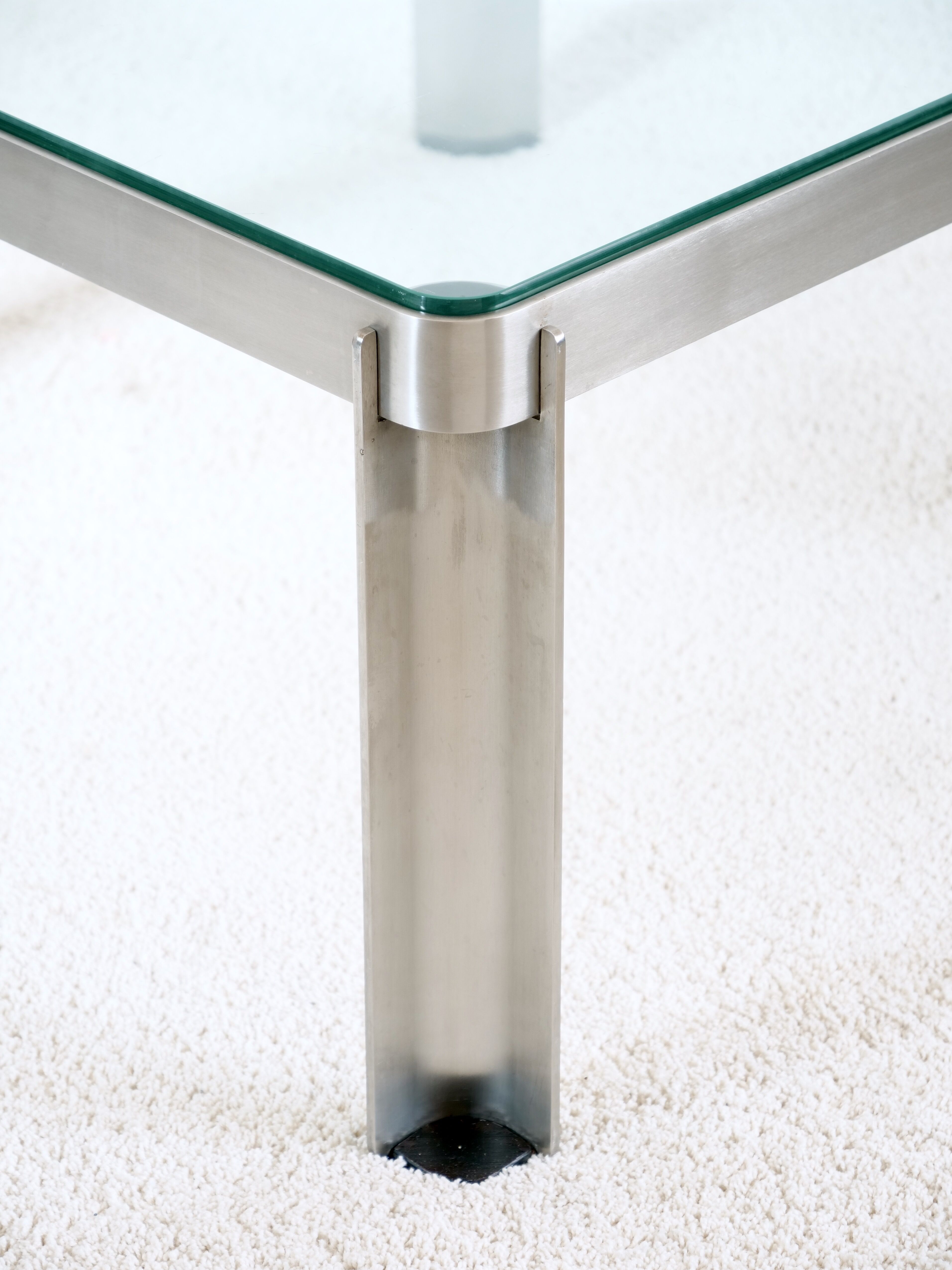 Coffee table model t113 by Osvaldo Borsani for Tecno 1975