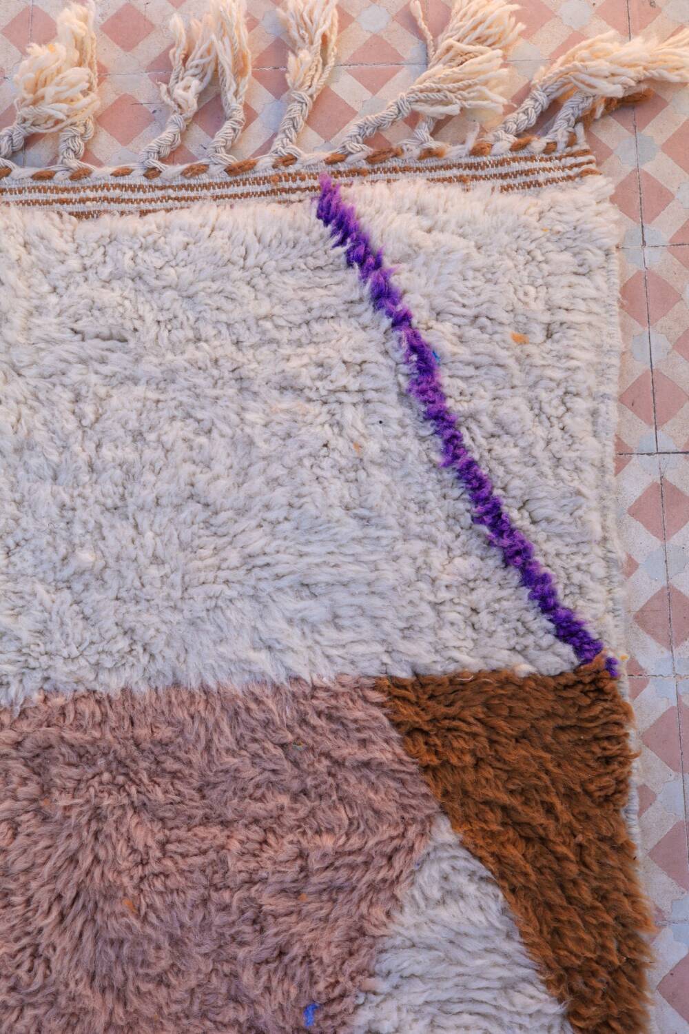 Tapis marocain berbère marron beige rosé moderne