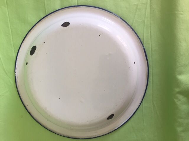 Set of 4 dishes tole enamelled white