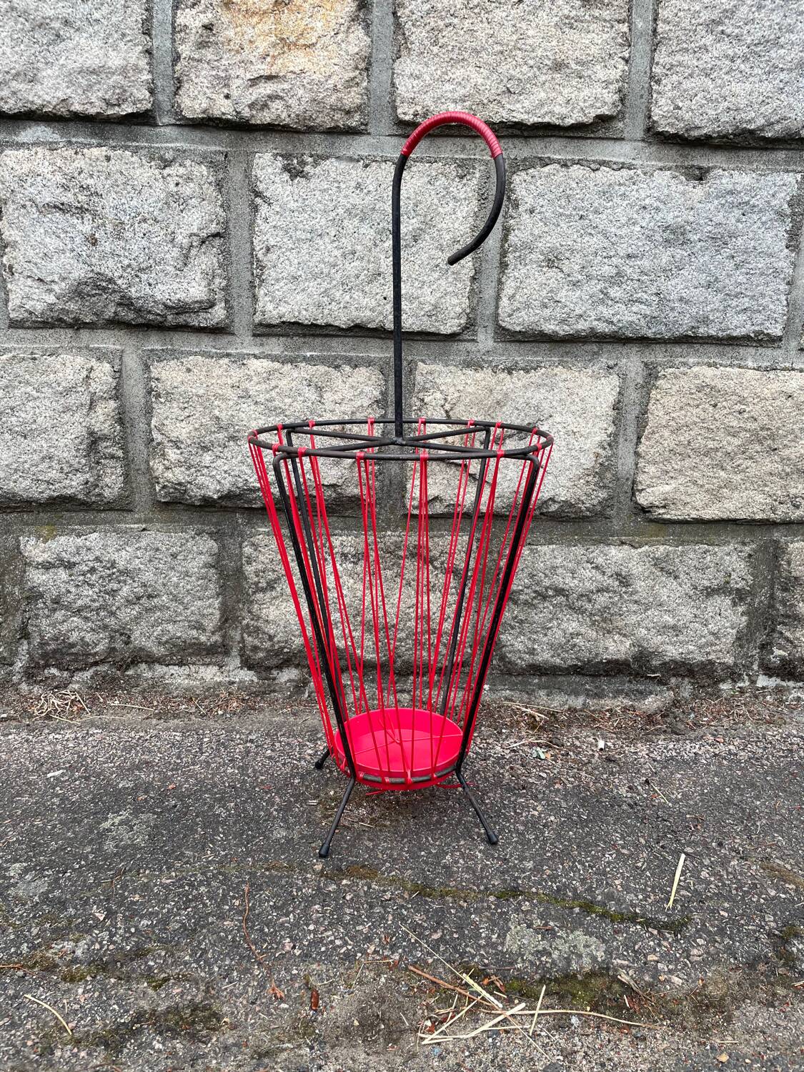Scoubidou umbrella stand