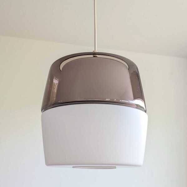 Suspension en verre fumé Peill & Putzler des années 1960, moderne du milieu du siècle, moderniste | lampe de plafond vintage MCM en bloc de couleur violet améthyste