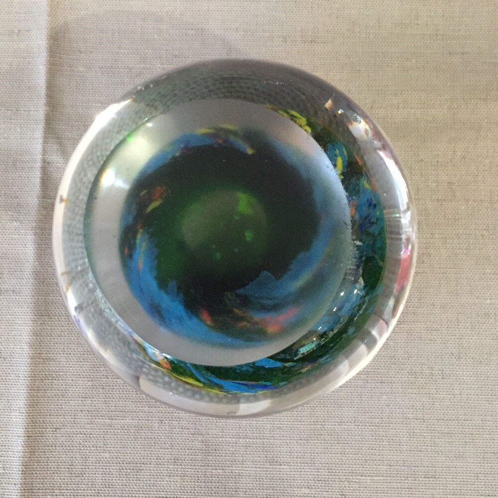 Sulfide green background with multicolored deco