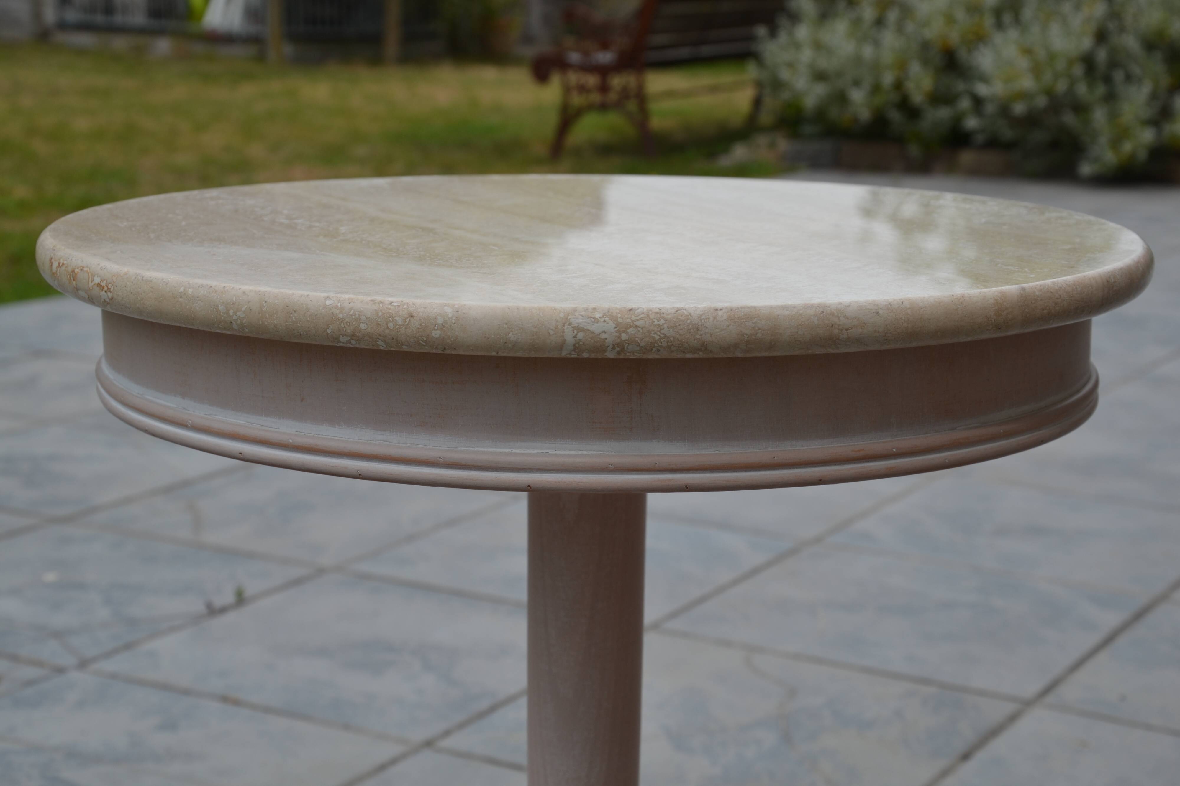 Petite table basse ronde travertin/bout de canapé années 80/90