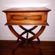 Paire de tables de chevet style empire pieds croisé