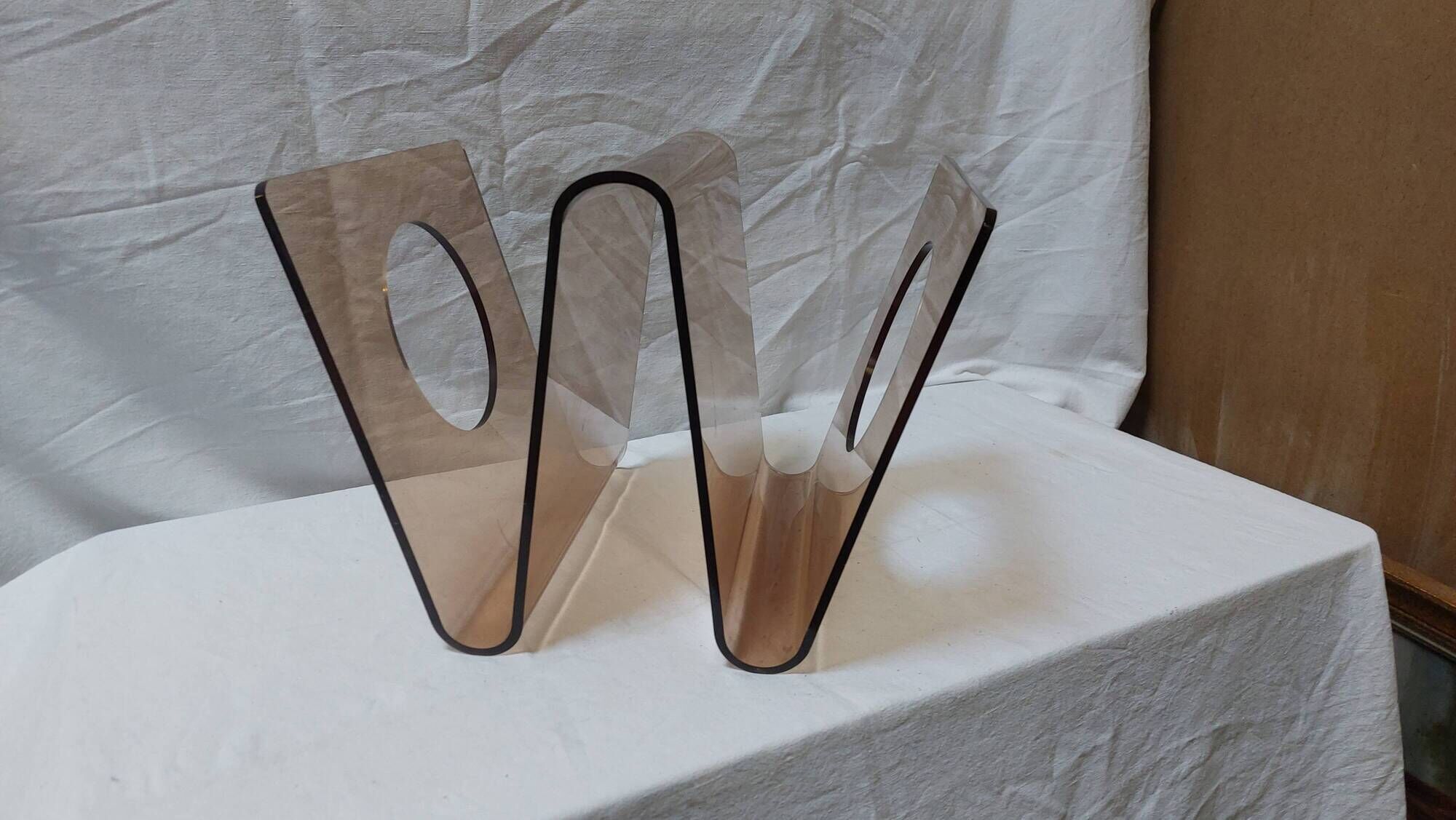 Magazine rack by Michel Dumas for Roche Bobois in smoked plexiglass, 1970s.