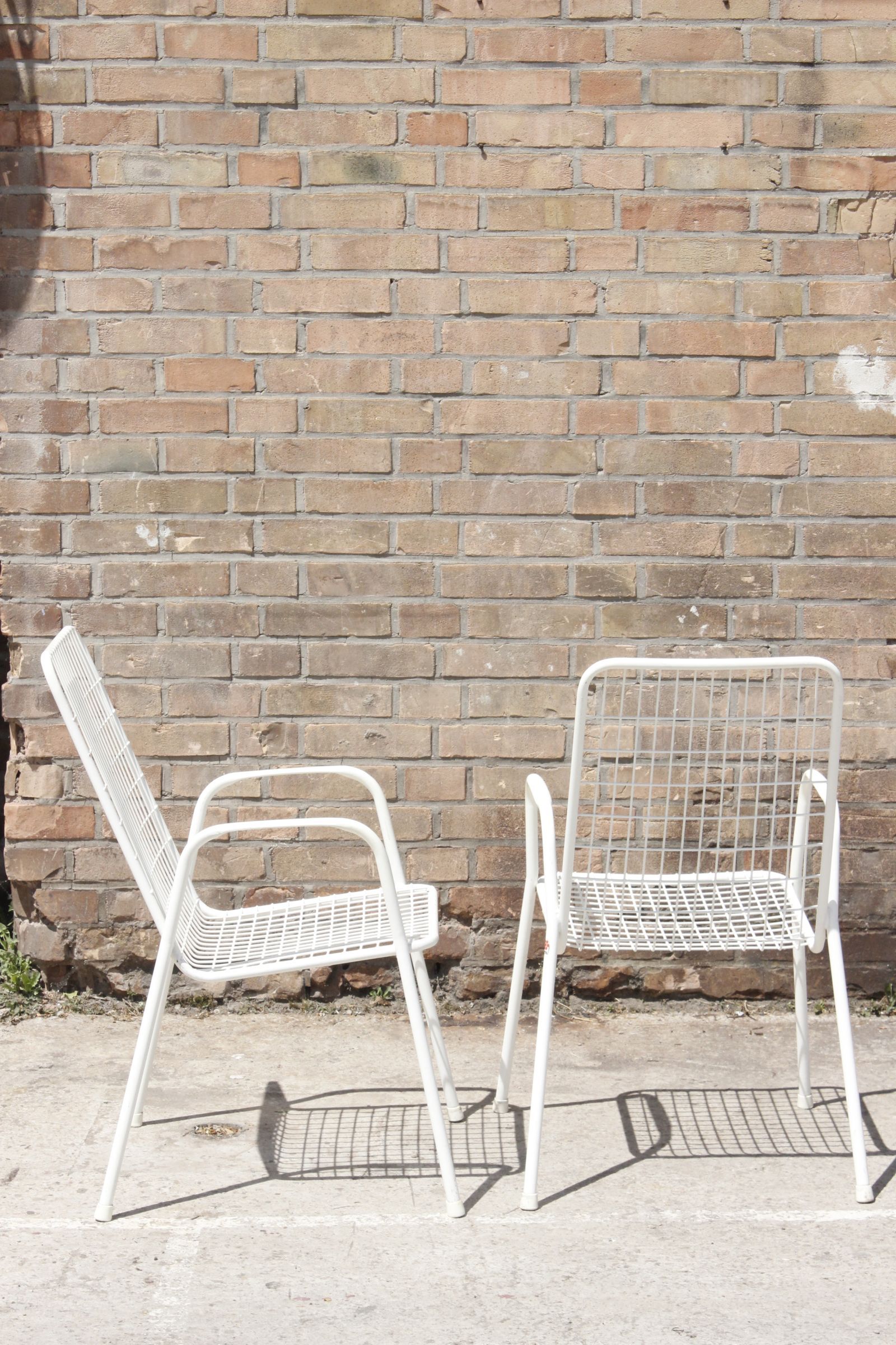 Pair of Emu Rio garden chairs in wire, Italy 1970s
